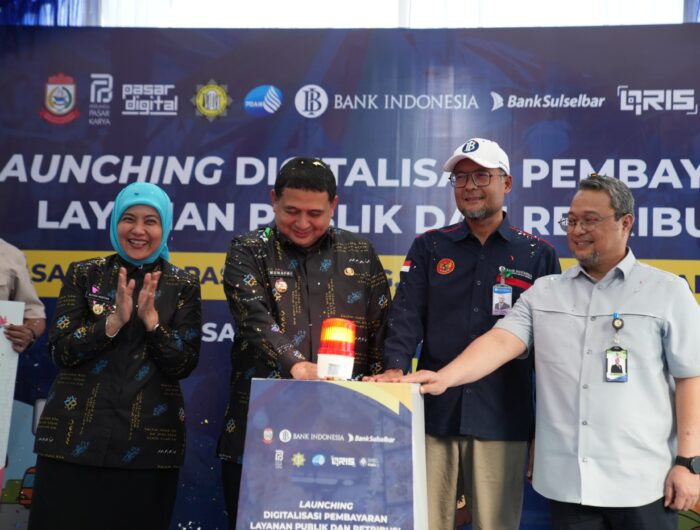 Makassar Percepat Digitalisasi Transaksi, QRIS Resmi Berlaku di Pasar dan Terminal