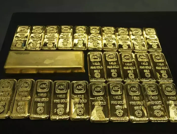 Harga Emas Dunia Melemah, Terseret Penguatan Dolar AS