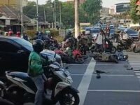 Waspada, Turunkan Kaki Kanan Saat Berhenti Motor Bisa Picu Bahaya