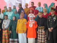 Wali Kota Munafri Kenakan Adat Toraja, Pimpin Penurunan Bendera di Karebosi
