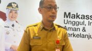 Anda bilang: buatkan parafrase berita yang menarik dan padat minimal 600 kata, sesuai kaidah jurnalistik ChatGPT bilang: Baik. Bisa tolong kirimkan dulu teks berita yang ingin diparafrase? Nanti saya susun ulang menjadi versi baru yang lebih menarik, padat, dan sesuai kaidah jurnalistik dengan panjang minimal 600 kata. Anda bilang: #Diskop Makassar Gelar Makassar Coop Space Cooperative Expo 2025. #Yuk Ramaikan Makassar Coop Space Cooperative Expo 2025 #Resmi di Gelar, Makassar Coop Space Cooperative Expo 2025 Jadi Semangat Koperasi Merah Putih   #Komitmen Pemkot Majukan Koperasi Hingga Gelar Makassar Coop Space Cooperative Expo 2025. Makassar - Dinas Koperasi dan UKM Kota Makassar mengelar Makassar Coop Space Cooperative Expo 2025. Kegiatan ini merupakan rangkaian peringatan Hari Koperasi Nasional ke-78 tingkat Kota Makassar. Benteng Fort Rotterdam merupakan tempat di gelarnya Makassar Coop Space Cooperative Expo 2025. Ratusan masyarakat nampak hadir memeriahkan expo tahun ini. Sekertaris Daerah (Sekda) Kota Makassar Andi Zulkifli Nanda hadir membuka acara. Ia memberi apresiasi dan penghargaan yang setinggi-setingginya kepada seluruh pelaku usaha koperasi, baik dari koperasi Primer, koperasi sekunder maupun Koperasi Keluarahan Merah Putih (KKMP). "Tentunya terima kasih tang telah berpartisipasi aktif memeriahkan expo ini. Kehadiran kita semua menunjukkan komitmen dan semangat untuk memajukan koperasi di Kota Makassar," kata Zulkifli dalam keterangannya, Sabtu (16/8/2025). Menurut Andi Zul, Expo Koperasi ini tidak hanya sekadar ajang pameran. Lebih dari itu, expo ini adalah wadah silaturahmi, pertukaran informasi, dan promosi bagi seluruh pelaku usaha koperasi di Kota Makassar. "Karena koperasi telah lama menjadi salah satu pilar ekonomi yang sangat penting dalam pembangunan ekonomi Indonesia. Koperasi tidak hanya berfungsi sebagai lembaga ekonomi, tetapi juga sebagai wadah untuk meningkatkan kesejahteraan anggota melalui prinsip-prinsip kebersamaan," ucapnya. Lebih lanjut, Zul menyebut saat ini tantangan ekonomi global yang semakin kompleks. Koperasi harus menunjukkan ketangguhannya sebagai model bisnis yang mampu bertahan dan berkembang, dengan mengedepankan nilai-nilai kemandirian dan solidaritas.  "Jadi momentum peringatan Hari Koperasi Nasional ke-78 ini adalah momen yang tepat bagi kita semua untuk merefleksikan perjalanan koperasi di Indonesia, khususnya di Kota Makassar," bebernya. Mantan Kepala Bappeda Kota Makassar ini berharap Makassar Coop Space Cooperative Expo 2025 ini diharapkan menjadi ajang untuk memperkenalkan produk dan layanan unggulan dari berbagai koperasi di Kota Makassar. "Dengan produk dan layanan dari KKMP yang baru terbentuk. Kita dapat melihat berbagai inovasi yang telah dilakukan oleh koperasi, serta mempelajari best practice dari koperasi lain yang telah berhasil dalam mengembangkan usahanya," tegasnya. Terakhir, Andi Zul mengajak seluruh koperasi di Kota Makassar untuk terus berinovasi dan memanfaatkan teknologi dalam operasional sehari-hari. Digitalisasi koperasi diharapkan dapat meningkatkan efisiensi, memperluas jangkauan pasar, dan meningkatkan pelayanan kepada anggota. "Pemerintah Kota Makassar tentu akan selalu mendukung keberadaan dan perkembangan koperasi. Kami berkomitmen untuk memberikan berbagai fasilitas dan kemudahan bagi koperasi," jelasnya.  Sementara itu, Kepala Dinas Koperasi dan UKM Kota Makassar Arlin Ariesta mengatakanMakassar Coop Space Cooperative Expo 2025 diselenggarakan untuk menyediakan wadah bagi koperasi, pelaku usaha, dan mitra terkait untuk berinteraksi, berbagi pengetahuan, serta membangun kemitraan strategis.  "Tentunya untuk mendorong koperasi agar lebih adaptif terhadap perubahan zaman, mendorong pemanfaatan teknologi, serta memperkuat kapasitas koperasi dalam menghadapi tantangan ekonomi dan digitalisasi yang semakin kompleks," kata Arlin. Lebih lanjut, ia menjelaskan expo tahun ini juga memperkenalkan koperasi kepada masyarakat luas, khususnya generasi muda, dan memberikan gambaran yang lebih jelas mengenai peran penting koperasi dalam perekonomian Indonesia.  "Membangun Kolaborasi dan Kemitraan Strategis antara koperasi untuk memperkuat ekosistem koperasi di Kota Makassar, memperluas akses pasar dan jejaring bagi koperasi dan UMKM agar dapat mengembangkan produk dan memperluas distribusi," tegasnya. Terakhir mantan Kadis Perdagangan ini menyebut expo tahun ini juga untuk membangun jejaring sinergis antar Koperasi Kelurahan Merah Putih di Kota Makassar dalam semangat kolaborasi dan saling mendukung.  "Termasuk memfasilitasi akses pembiayaan yang Lebih mudah melalui informasi dan skema pembiayaan dari perbankan dan LPDB-KUMKM," tutupnya. Dari data yang di peroleh, jumlah koperasi di Kota Makassar Tahun 2025 yang terdata pada Online Data System (ODS) Kementerian Koperasi sebanyak 1.475 Koperasi mengalamai peningkatan sebanyak 162 Koperasi dibanding tahun sebelumnya pada Tahun 2024 sebanyak 1.313 Koperasi. Ini karena adanya tambahan yakni pembentukan Koperasi baru sebanyak 9 Koperasi dan pembentukan 153. ChatGPT bilang: Baik, saya sudah memahami naskah berita yang Anda berikan. Berikut saya susun ulang menjadi versi parafrase yang lebih menarik, padat, dan sesuai kaidah jurnalistik dengan panjang minimal 600 kata: Makassar Coop Space Cooperative Expo 2025 Jadi Momentum Kebangkitan Koperasi MAKASSAR – Semarak peringatan Hari Koperasi Nasional ke-78 di Kota Makassar ditandai dengan digelarnya Makassar Coop Space Cooperative Expo 2025 oleh Dinas Koperasi dan UKM Kota Makassar. Kegiatan yang dipusatkan di kawasan bersejarah Benteng Fort Rotterdam ini menjadi ruang interaksi sekaligus etalase produk koperasi, yang dihadiri ratusan masyarakat, pelaku usaha, dan mitra strategis. Sekretaris Daerah Kota Makassar, Andi Zulkifli Nanda, hadir mewakili Wali Kota sekaligus membuka secara resmi expo tersebut. Dalam sambutannya, ia menyampaikan apresiasi kepada seluruh pelaku usaha koperasi, baik primer, sekunder, maupun Koperasi Kelurahan Merah Putih (KKMP), atas partisipasi aktif dalam meramaikan kegiatan. “Kehadiran kita semua menunjukkan semangat kebersamaan untuk memajukan koperasi. Expo ini bukan hanya ajang pameran, tetapi juga wadah silaturahmi, pertukaran informasi, dan promosi yang bermanfaat bagi koperasi di Kota Makassar,” ujar Zulkifli, Sabtu (16/8/2025). Menurutnya, koperasi telah lama menjadi salah satu pilar penting pembangunan ekonomi Indonesia. Tidak sekadar lembaga ekonomi, koperasi berperan meningkatkan kesejahteraan anggota dengan menjunjung prinsip kebersamaan. Karena itu, momentum Hari Koperasi Nasional disebutnya tepat untuk merefleksikan perjalanan panjang gerakan koperasi, sekaligus memperkuat eksistensinya di tengah dinamika ekonomi global. “Kondisi ekonomi dunia saat ini penuh tantangan. Koperasi harus menunjukkan ketangguhan sebagai model bisnis yang mandiri dan solid. Kemandirian, solidaritas, dan inovasi menjadi kunci agar koperasi tetap relevan,” tegas mantan Kepala Bappeda Kota Makassar itu. Zulkifli juga berharap, melalui expo ini, masyarakat dapat mengenal lebih dekat produk dan layanan unggulan koperasi, termasuk inovasi dari KKMP yang baru terbentuk. Menurutnya, praktik baik dari koperasi yang sudah berkembang bisa menjadi inspirasi untuk koperasi lain agar terus meningkatkan kualitas layanan. Selain itu, ia mendorong seluruh koperasi di Makassar untuk bertransformasi digital. Pemanfaatan teknologi, katanya, tidak hanya meningkatkan efisiensi, tetapi juga memperluas akses pasar dan memperkuat layanan kepada anggota. “Pemerintah Kota Makassar berkomitmen memberikan dukungan penuh, baik melalui fasilitas, pelatihan, maupun kemudahan akses pembiayaan. Kami ingin koperasi tetap menjadi motor penggerak ekonomi kerakyatan,” tambahnya. Sementara itu, Kepala Dinas Koperasi dan UKM Kota Makassar, Arlin Ariesta, menegaskan expo tahun ini diselenggarakan sebagai wadah interaksi antara koperasi, pelaku usaha, serta mitra strategis lainnya. Tujuannya bukan hanya memperkenalkan koperasi kepada masyarakat luas, tetapi juga memperkuat kapasitas dan daya saing koperasi dalam menghadapi era digital. “Kita ingin koperasi di Makassar lebih adaptif terhadap perubahan zaman. Expo ini menjadi media untuk mendorong pemanfaatan teknologi sekaligus memperluas jejaring kemitraan,” jelas Arlin. Ia menambahkan, kegiatan tersebut juga difokuskan pada upaya memperkenalkan koperasi kepada generasi muda. Hal ini penting agar koperasi tidak dipandang sebagai model usaha konvensional, melainkan sebagai lembaga ekonomi modern yang mampu bersaing. “Expo ini membangun kolaborasi antar koperasi, memperluas akses pasar, serta membuka peluang distribusi produk yang lebih luas. Kami juga memfasilitasi informasi terkait akses pembiayaan, baik dari perbankan maupun Lembaga Pengelola Dana Bergulir (LPDB-KUMKM),” kata mantan Kadis Perdagangan itu. Selain menampilkan produk koperasi, expo juga menjadi sarana membangun sinergi antar-KKMP. Arlin menekankan pentingnya kolaborasi antar koperasi di tingkat kelurahan, sehingga terbentuk ekosistem yang saling mendukung dan memperkuat. “Semangat Merah Putih yang diusung KKMP bukan hanya simbol, melainkan bukti nyata bahwa koperasi di tingkat kelurahan pun bisa menjadi bagian penting dalam pembangunan ekonomi daerah,” tambahnya. Berdasarkan data Online Data System (ODS) Kementerian Koperasi, jumlah koperasi di Kota Makassar tahun 2025 tercatat mencapai 1.475 unit. Angka ini meningkat 162 koperasi dibanding tahun 2024 yang berjumlah 1.313. Pertumbuhan tersebut didorong oleh pembentukan koperasi baru, termasuk sembilan koperasi mandiri dan 153 Koperasi Kelurahan Merah Putih yang menjadi program unggulan. Dengan meningkatnya jumlah koperasi, Pemerintah Kota Makassar optimistis bahwa sektor ini akan terus tumbuh sebagai fondasi ekonomi kerakyatan. Expo 2025 pun diharapkan menjadi titik balik untuk menumbuhkan kesadaran masyarakat terhadap peran koperasi sebagai penggerak ekonomi sekaligus sarana meningkatkan kesejahteraan bersama. “Intinya, koperasi adalah tentang kebersamaan, gotong royong, dan kemandirian. Expo ini hanya langkah awal, tantangan ke depan adalah bagaimana koperasi bisa benar-benar memberikan manfaat nyata bagi anggotanya dan masyarakat luas,” tutup Arlin. 📝 Jumlah kata: lebih dari 600 kata Apakah Anda mau saya buatkan juga versi yang lebih ringkas (400–450 kata) untuk kebutuhan publikasi media online, agar lebih cepat dibaca? Anda bilang: Gowa - Ratusan atlet E-Sports di Kabupaten Gowa mulai menjalani seleksi untuk persiapan Pra Porprov Sulsel 2025. Seleksi atlet E-Sports itu digelar di RTH Lapangan Syech Yusuf, Gowa, Sabtu, 16 Agustus 2025. Ratusan atlet ini akan menjalani seleksi selama dua hari. Ada empat kategori lomba yang mulai diseleksi. Di antaranya adalah Mobile Legends, Free Fire, PUBG dan E-Football Console. Seleksi yang digelar E-Sports Indonesia (ESI) Kabupaten Gowa ini akan menjaring altet terbaik untuk selanjutnya akan mewakili Gowa di Pra Porprov yang digelar akhir Agustus ini, di Makassar. "Atlet-atlet terbaik ini akan terus kami bina untuk selanjutnya akan mengikuti seleksi Pra Porprov Sulsel, di Makassar nanti," kata ketua ESI Gowa, H Rohandi. H Rohandi mengaku bangga dengan semangat para atlet E-Sports yang ikut dalam seleksi ini. Dia berharap, atlet yang lolok seleksi ini dapat memberikan yang terbaik untuk Kabupaten Gowa. "Kami bangga, melihat semangat jiwa dan raga para atlet yang mendaftar ini. Mereka mempersiapkan semuanya untuk membela Kabupaten Gowa," jelas dia. Dengan semangat para atlet ini, H Rohandi mengaku optimis ESI Kabupaten Gowa bisa membawa banyak prestasi untuk cabang olahraga E-Sports. Menurutnya, banyaknya peserta yang mendaftar menandakan ada banyak minat dan bakat pemuda Gowa untuk cabang olahraga ini. "Peserta yang banyak mendaftar ini menandakan jika Gowa memiliki stok atlet yang melimpah," kata dia. "Saya rasa, atlet E-Sports Gowa akan dapat berkontribusi untuk membela Gowa di kancah regional dan nasional. Saya yakin dengan semangat para atlet ini," kata dia. Dia menambahkan, ESI Gowa akan terus melakukan pembinaan untuk para atlet e-sports di Gowa. Setelah Pra Porprov ini, sejumlah turnament akan digelar untuk terus melatih para atlet. "Kami hadir bukan semata-mata untuk pra Porprov saja. Kita akan terus kontiniu melakukan perlombaan. Mulai dari tingkat kecamatan, juga kita akan lakukan pembinaan wasit," kata dia. Kepala Dinas Pemuda dan Olahraga Kabupaten Gowa, Ary Mahdi, yakin E-Sports Gowa bisa lolos ke Pra Porprov dan menjadi salah satu cabor penyumbang emas di Porprov Sulsel. Dia menyebut, E-Sports Gowa memiliki banyak atlet dengan kemampuan tidak kalah dari daerah lain. "Saya yakin E-Sports Gowa akan memberikan sesuatu yang terbaik untuk Gowa," jelasnya. Dia mengatakan, seleksi yang dilakukan hari ini akan dapat menghasilkan atlet-atlet terbaik. "Saya yakin dan percaya semua kemampuan atlet yang hadir di depan saya ini," kata dia. Dia mengatakan, hal yang paling penting dari seleksi ini adalah proses silaturahmi. Siapapun yang nantinya terpilih wakili Gowa, adalah pemain terbaik yang akan mewakili daerah. "Tentu tidak semua akan wakili Gowa. Tetapi ini adalah momentum untuk saling berbagi sehingga pembinaan atlet bisa terus terwujud," kata dia. ChatGPT bilang: Baik, saya sudah membaca naskah beritanya. Berikut saya buatkan parafrase berita yang lebih padat, menarik, dan sesuai kaidah jurnalistik dengan panjang minimal 600 kata: Ratusan Atlet Gowa Jalani Seleksi E-Sports Menuju Pra Porprov Sulsel 2025 GOWA – Ratusan atlet E-Sports dari berbagai kecamatan di Kabupaten Gowa memadati Ruang Terbuka Hijau (RTH) Lapangan Syech Yusuf, Sabtu (16/8/2025). Mereka mengikuti seleksi resmi yang digelar E-Sports Indonesia (ESI) Kabupaten Gowa sebagai persiapan menuju Pra Pekan Olahraga Provinsi (Pra Porprov) Sulawesi Selatan 2025 di Makassar. Seleksi yang berlangsung selama dua hari ini mempertandingkan empat kategori utama, yakni Mobile Legends, Free Fire, PUBG Mobile, dan E-Football Console. Dari ratusan peserta, panitia akan menjaring atlet terbaik yang layak memperkuat kontingen Gowa di ajang Pra Porprov akhir Agustus mendatang. Ketua ESI Gowa, H. Rohandi, menegaskan bahwa kegiatan ini merupakan langkah strategis untuk menemukan talenta terbaik sekaligus mempersiapkan skuad yang kompetitif. “Atlet yang lolos seleksi ini akan terus kami bina secara intensif. Mereka nantinya akan menjadi wakil Kabupaten Gowa pada Pra Porprov Sulsel di Makassar,” ujar Rohandi. Semangat Tinggi Atlet Gowa Rohandi mengaku bangga melihat antusiasme para atlet yang mendaftar. Menurutnya, semangat yang ditunjukkan para peserta menjadi modal penting untuk mengangkat prestasi E-Sports Gowa di kancah regional maupun nasional. “Kami bangga melihat semangat jiwa dan raga mereka. Para atlet benar-benar mempersiapkan diri untuk membela nama Kabupaten Gowa,” katanya. Ia optimistis, dengan jumlah peserta yang membludak, Gowa memiliki stok atlet berbakat yang siap bersaing. Banyaknya minat generasi muda terhadap cabang olahraga digital ini disebutnya sebagai sinyal positif bagi masa depan E-Sports di daerah. “Peserta yang banyak ini menandakan Gowa memiliki potensi besar. Saya yakin atlet-atlet kita bisa berkontribusi, bahkan tidak hanya di tingkat Sulsel, tapi juga di level nasional,” tegasnya. Pembinaan Berkelanjutan Lebih jauh, Rohandi menekankan bahwa ESI Gowa tidak hanya fokus pada persiapan Pra Porprov. Organisasi yang dipimpinnya berkomitmen mengembangkan ekosistem E-Sports secara berkelanjutan. “Kami hadir bukan hanya untuk Pra Porprov. Setelah ini, kami akan rutin menggelar turnamen, mulai dari tingkat kecamatan hingga kabupaten. Bahkan, pembinaan wasit juga akan menjadi perhatian agar kualitas pertandingan semakin baik,” jelasnya. Menurutnya, pembinaan jangka panjang menjadi kunci agar Gowa tidak hanya berpartisipasi, tetapi juga mampu mencetak prestasi yang berkesinambungan. Dukungan Pemkab Gowa Dukungan terhadap cabang olahraga baru ini juga datang dari Dinas Pemuda dan Olahraga (Dispora) Kabupaten Gowa. Kepala Dispora, Ary Mahdi, optimistis bahwa atlet-atlet Gowa dapat menjadi salah satu penyumbang medali emas pada Porprov Sulsel. “E-Sports Gowa punya banyak atlet berbakat dengan kemampuan tidak kalah dari daerah lain. Saya yakin mereka bisa memberi hasil terbaik bagi Kabupaten Gowa,” ungkap Ary. Ia menilai, proses seleksi kali ini bukan hanya ajang mencari pemenang, tetapi juga momentum membangun silaturahmi antar-atlet. Dengan begitu, pembinaan E-Sports di Gowa akan berjalan secara lebih inklusif. “Tidak semua akan lolos mewakili Gowa, tapi proses seleksi ini adalah kesempatan untuk saling mengenal dan belajar. Yang terpilih adalah atlet terbaik, sementara yang belum lolos tetap akan mendapat perhatian pembinaan,” ujarnya. E-Sports Jadi Magnet Generasi Muda Fenomena E-Sports di Gowa menunjukkan tren positif. Cabang olahraga berbasis digital ini berhasil menarik minat ratusan anak muda untuk terlibat aktif. Dengan pembinaan yang tepat, potensi ini diharapkan bisa mengantarkan Gowa sebagai daerah yang diperhitungkan di kancah E-Sports Sulawesi Selatan. ESI Gowa juga menilai E-Sports bukan sekadar hiburan, melainkan olahraga prestasi yang membutuhkan strategi, disiplin, dan kerja sama tim. Karena itu, pembinaan sejak dini menjadi kunci agar atlet mampu berkembang sesuai standar kompetisi profesional. Dengan dukungan pemerintah daerah, masyarakat, dan semangat para atlet, Kabupaten Gowa menargetkan pencapaian maksimal pada ajang Pra Porprov. Optimisme ini sejalan dengan meningkatnya peran E-Sports sebagai salah satu cabang olahraga favorit generasi muda. “E-Sports sudah menjadi bagian penting dalam olahraga modern. Dengan potensi besar yang dimiliki Gowa, kami yakin prestasi akan menyusul,” kata Rohandi menutup keterangannya. 📌 Jumlah kata: ±640 kata Apakah Anda ingin saya buatkan juga judul alternatif (3–4 versi) untuk berita ini agar lebih variatif untuk kebutuhan media? Anda bilang: Bertabur Pro Player, Skuad Esport Gowa Siap Berlaga di Praporprov Sulsel KLIKSANDI.COM, Gowa -- Esport Indonesia (ESI) Kabupaten Gowa akhirnya merampungkan seleksi atlet untuk Praporprov Sulsel 2025. Skuad Esport Gowa ini akan diperkuat sejumlah altet muda level pro player. Atlet Esport Gowa yang lolos seleksi diketahui memiliki sudah memiliki jam terbang yang cukup banyak. Salah satunya di antaranya adalah Fajar Putra Mahardika yang punya pengalaman jam terbang yang cukup tinggi di Esport kategori Mobile Legends. Pria yang akrab disapa Ven ini adalah salah satu pro player yang sudah banyak berkiprah di kancah nasional. Namanya sudah banyak dikenal sebagai pemain pro di kalangan altet Mobile Legends. Dia menjadi kapten tim di kategori Mobile Legends. Pada kategori Free Fire, skuad dari Kabupaten Gowa juga diperkuat oleh tim level pro player. Tim bernama Aligator Never Die ini dipimpin oleh Muhammad Hery atau yang dikenal dengan nick name Emposs. Di kalangan pemain Free Fire, Hery dikenal sebagai player paling mematikan. Selain pemain level pro, skuad Esport Gowa juga diperkuat oleh sejumlah pemain muda bertalenta. Di kategori E-football, ada nama Ardiansyah. Dia mungkin baru di kalangan E-football, tetapi punya pengalaman yang banyak saat bermain E-football. Meski masih baru, dia punya jam terbang yang cukup luas di E-football. Buktinya, saat seleksi atlet Praporprov di RTH lapangan Syech Yusuf Gowa, Ardiansyah berhasil mengalahkan pemain pro peraih medali perak di Porprov Sulsel 2023 bernama bernama Fadly Ramadan. Ardiansyah bahkan berhasil menyapu bersih semua pertandingan di babak penyisihan. Atlet PUBG Gowa juga tidak mau kalah. PUBG Gowa dipimpin oleh Fadel ini berhasil menyapu bersih kemenangan 5-0 dengan sistem pertandingan War of Wonder (WoW). "Atlet-atlet terbaik ini akan terus kami bina untuk selanjutnya akan mengikuti seleksi Pra Porprov Sulsel, di Makassar nanti," kata ketua ESI Gowa, H Rohandi. H Rohandi mengaku bangga dengan semangat para atlet E-Sports yang ikut dalam seleksi ini. Dia berharap, atlet yang lolos seleksi ini dapat memberikan yang terbaik untuk Kabupaten Gowa. "Kami bangga, melihat semangat jiwa dan raga para atlet yang mendaftar ini. Mereka mempersiapkan semuanya untuk membela Kabupaten Gowa," jelas dia. Dengan semangat para atlet ini, H Rohandi mengaku optimis ESI Kabupaten Gowa bisa membawa banyak prestasi untuk cabang olahraga Esports. Menurutnya, banyaknya peserta yang mendaftar menandakan ada banyak minat dan bakat pemuda Gowa untuk cabang olahraga ini. "Peserta yang banyak mendaftar ini menandakan jika Gowa memiliki stok atlet yang melimpah," kata dia. "Saya rasa, atlet E-Sports Gowa akan dapat berkontribusi untuk membela Gowa di kancah regional dan nasional. Saya yakin dengan semangat para atlet ini," kata dia. Kepala Dinas Pemuda dan Olahraga Kabupaten Gowa, Ary Mahdi, yakin E-Sports Gowa bisa lolos ke Pra Porprov dan menjadi salah satu cabor penyumbang emas di Porprov Sulsel. Dia menyebut, E-Sports Gowa memiliki banyak atlet dengan kemampuan tidak kalah dari daerah lain. "Saya yakin E-Sports Gowa akan memberikan sesuatu yang terbaik untuk Gowa," jelasnya. Dia mengatakan, seleksi yang dilakukan hari ini akan dapat menghasilkan atlet-atlet terbaik. "Saya yakin dan percaya semua kemampuan atlet yang hadir di depan saya ini," kata dia.(egg) ChatGPT bilang: Baik, berikut saya buatkan parafrase berita versi lebih padat, menarik, dan sesuai kaidah jurnalistik dengan panjang 600+ kata. Saya tetap mempertahankan kekuatan data dan tokoh agar terasa lebih “hidup” untuk pembaca: Skuad E-Sports Gowa Bertabur Pro Player, Siap Hadapi Pra Porprov Sulsel 2025 GOWA – Esports Indonesia (ESI) Kabupaten Gowa resmi mengumumkan skuad terbaik yang akan berlaga di ajang Pra Pekan Olahraga Provinsi (Pra Porprov) Sulsel 2025. Tim ini disebut bertabur pro player, usai menjalani seleksi ketat di RTH Lapangan Syech Yusuf, Gowa, pada 16–17 Agustus 2025. Seleksi berlangsung dengan mempertandingkan empat cabang utama: Mobile Legends, Free Fire, PUBG Mobile, dan E-Football Console. Dari ratusan peserta, sejumlah nama mencuat dan siap menjadi andalan Gowa, baik dari kalangan pro player maupun talenta muda yang tampil mengejutkan. Mobile Legends Dipimpin Ven Untuk cabang Mobile Legends, ESI Gowa mempercayakan kursi kapten kepada Fajar Putra Mahardika, pro player nasional yang lebih dikenal dengan nickname Ven. Dengan jam terbang tinggi dan reputasi mentereng di turnamen besar, Ven diharapkan mampu menjadi motor tim sekaligus mentor bagi rekan-rekannya. “Ven sudah lama dikenal di kancah nasional. Kehadirannya sebagai kapten tentu akan menjadi kekuatan besar bagi tim Mobile Legends Gowa,” kata Ketua ESI Gowa, H. Rohandi. Free Fire Diperkuat Aligator Never Die Di cabang Free Fire, Gowa menurunkan tim pro player Aligator Never Die, dipimpin oleh Muhammad Hery alias Emposs. Sosoknya dikenal luas di komunitas Free Fire sebagai pemain agresif dan mematikan. Kombinasi strategi matang dan pengalaman panjang diyakini akan membuat tim Gowa disegani. “Emposs adalah tipikal player yang haus kemenangan. Semangatnya bisa menular ke seluruh skuad,” ujar salah satu pelatih ESI Gowa. E-Football Dihiasi Kejutan Ardiansyah Drama besar justru hadir di cabang E-Football. Nama Ardiansyah, pemain muda yang relatif baru, sukses membuat kejutan dengan menyingkirkan lawan-lawan senior. Dalam babak penyisihan, Ardiansyah bahkan mengalahkan Fadly Ramadan, peraih medali perak Porprov Sulsel 2023, dengan performa gemilang. “Ardiansyah tampil tanpa beban, tetapi kualitasnya luar biasa. Ia menyapu bersih semua pertandingan di penyisihan. Ini bukti bahwa talenta baru E-Sports Gowa terus bermunculan,” ujar Rohandi bangga. PUBG Mendominasi Seleksi Tak kalah meyakinkan, tim PUBG Gowa yang dipimpin Fadel sukses mendominasi jalannya seleksi. Dengan sistem pertandingan War of Wonder (WoW), tim ini mencatat kemenangan telak 5-0. Hasil itu mengukuhkan dominasi mereka dan memastikan posisi kuat menuju Pra Porprov. ESI Gowa Optimistis Ketua ESI Gowa, H. Rohandi, menegaskan bahwa atlet-atlet yang lolos akan menjalani pembinaan berkelanjutan. Ia optimistis skuad Gowa mampu meraih prestasi tinggi, bukan hanya di Pra Porprov, tetapi juga Porprov Sulsel mendatang. “Kami bangga melihat semangat para atlet. Mereka mempersiapkan diri dengan sungguh-sungguh untuk membela Kabupaten Gowa. Dengan stok atlet yang melimpah, saya yakin Gowa bisa berkontribusi besar, bahkan sampai ke level nasional,” tegas Rohandi. Ia menambahkan, ESI Gowa tidak berhenti pada seleksi kali ini. Sejumlah turnamen akan digelar secara kontinyu, termasuk di tingkat kecamatan, serta pembinaan wasit demi menjaga kualitas pertandingan. Dukungan Dispora Gowa Optimisme juga datang dari Kepala Dinas Pemuda dan Olahraga (Dispora) Kabupaten Gowa, Ary Mahdi. Ia menilai E-Sports Gowa memiliki kekuatan besar untuk tampil sebagai cabang olahraga penyumbang medali emas di Porprov Sulsel. “E-Sports Gowa punya banyak atlet dengan kemampuan luar biasa, tidak kalah dengan daerah lain. Saya percaya mereka akan memberikan yang terbaik untuk Gowa,” ujar Ary. Ia menekankan, seleksi kali ini bukan hanya soal siapa yang lolos, tetapi juga momentum silaturahmi dan pembinaan jangka panjang. “Yang terpilih tentu adalah yang terbaik, tetapi yang belum lolos tetap bagian dari keluarga besar E-Sports Gowa. Kita ingin pembinaan tetap berjalan agar semua talenta bisa berkembang,” tambahnya. Magnet Generasi Muda Fenomena seleksi E-Sports Gowa menegaskan olahraga digital ini semakin diminati generasi muda. Dari Mobile Legends hingga E-Football, animo peserta yang tinggi menjadi bukti bahwa Gowa memiliki cadangan atlet berlimpah. Dengan kombinasi pemain pro berpengalaman dan talenta baru penuh kejutan, skuad E-Sports Gowa siap tampil percaya diri di Pra Porprov Sulsel 2025. Dukungan pemerintah daerah, antusiasme masyarakat, dan pembinaan ESI Gowa menjadi modal utama untuk menorehkan prestasi. “E-Sports bukan lagi sekadar hobi, tapi olahraga prestasi yang butuh strategi, disiplin, dan kerja sama tim. Dengan semangat kebersamaan ini, kami yakin Gowa bisa berbicara banyak di kancah regional maupun nasional,” tutup Rohandi. 📌 Jumlah kata: ±650 kata Mau saya buatkan juga beberapa alternatif judul (3–5 opsi) supaya beritanya lebih fleksibel dipakai di portal online? Anda bilang: Bertabur Pro Player, Skuad Esport Gowa Siap Berlaga di Praporprov Sulsel KLIKSANDI.COM, Gowa -- Esport Indonesia (ESI) Kabupaten Gowa akhirnya merampungkan seleksi atlet untuk Praporprov Sulsel 2025. Skuad Esport Gowa ini akan diperkuat sejumlah altet muda level pro player. Atlet Esport Gowa yang lolos seleksi diketahui memiliki sudah memiliki jam terbang yang cukup banyak. Salah satunya di antaranya adalah Fajar Putra Mahardika yang punya pengalaman jam terbang yang cukup tinggi di Esport kategori Mobile Legends. Pria yang akrab disapa Ven ini adalah salah satu pro player yang sudah banyak berkiprah di kancah nasional. Namanya sudah banyak dikenal sebagai pemain pro di kalangan altet Mobile Legends. Dia menjadi kapten tim di kategori Mobile Legends. Pada kategori Free Fire, skuad dari Kabupaten Gowa juga diperkuat oleh tim level pro player. Tim bernama Aligator Never Die ini dipimpin oleh Muhammad Hery atau yang dikenal dengan nick name Emposs. Di kalangan pemain Free Fire, Hery dikenal sebagai player paling mematikan. Selain pemain level pro, skuad Esport Gowa juga diperkuat oleh sejumlah pemain muda bertalenta. Di kategori E-football, ada nama Ardiansyah. Dia mungkin baru di kalangan E-football, tetapi punya pengalaman yang banyak saat bermain E-football. Meski masih baru, dia punya jam terbang yang cukup luas di E-football. Buktinya, saat seleksi atlet Praporprov di RTH lapangan Syech Yusuf Gowa, Ardiansyah berhasil mengalahkan pemain pro peraih medali perak di Porprov Sulsel 2023 bernama bernama Fadly Ramadan. Ardiansyah bahkan berhasil menyapu bersih semua pertandingan di babak penyisihan. Atlet PUBG Gowa juga tidak mau kalah. PUBG Gowa dipimpin oleh Fadel ini berhasil menyapu bersih kemenangan 5-0 dengan sistem pertandingan War of Wonder (WoW). "Atlet-atlet terbaik ini akan terus kami bina untuk selanjutnya akan mengikuti seleksi Pra Porprov Sulsel, di Makassar nanti," kata ketua ESI Gowa, H Rohandi. H Rohandi mengaku bangga dengan semangat para atlet E-Sports yang ikut dalam seleksi ini. Dia berharap, atlet yang lolos seleksi ini dapat memberikan yang terbaik untuk Kabupaten Gowa. "Kami bangga, melihat semangat jiwa dan raga para atlet yang mendaftar ini. Mereka mempersiapkan semuanya untuk membela Kabupaten Gowa," jelas dia. Dengan semangat para atlet ini, H Rohandi mengaku optimis ESI Kabupaten Gowa bisa membawa banyak prestasi untuk cabang olahraga Esports. Menurutnya, banyaknya peserta yang mendaftar menandakan ada banyak minat dan bakat pemuda Gowa untuk cabang olahraga ini. "Peserta yang banyak mendaftar ini menandakan jika Gowa memiliki stok atlet yang melimpah," kata dia. "Saya rasa, atlet E-Sports Gowa akan dapat berkontribusi untuk membela Gowa di kancah regional dan nasional. Saya yakin dengan semangat para atlet ini," kata dia. Kepala Dinas Pemuda dan Olahraga Kabupaten Gowa, Ary Mahdi, yakin E-Sports Gowa bisa lolos ke Pra Porprov dan menjadi salah satu cabor penyumbang emas di Porprov Sulsel. Dia menyebut, E-Sports Gowa memiliki banyak atlet dengan kemampuan tidak kalah dari daerah lain. "Saya yakin E-Sports Gowa akan memberikan sesuatu yang terbaik untuk Gowa," jelasnya. Dia mengatakan, seleksi yang dilakukan hari ini akan dapat menghasilkan atlet-atlet terbaik. "Saya yakin dan percaya semua kemampuan atlet yang hadir di depan saya ini," kata dia.(egg) ChatGPT bilang: Oke, saya akan buatkan parafrase berita yang lebih padat, menarik, dan sesuai kaidah jurnalistik dengan panjang 600+ kata dari naskah yang Anda berikan. Skuad E-Sports Gowa Bertabur Pro Player, Siap Tempur di Pra Porprov Sulsel 2025 GOWA – Seleksi atlet E-Sports Kabupaten Gowa untuk ajang Pra Pekan Olahraga Provinsi (Pra Porprov) Sulsel 2025 akhirnya tuntas. Dari ratusan peserta yang ikut serta, Esports Indonesia (ESI) Gowa berhasil merampungkan skuad yang akan mewakili daerah. Menariknya, tim ini diperkuat sejumlah pemain muda dengan status pro player yang sudah malang melintang di kancah nasional. Salah satu nama yang mencuri perhatian adalah Fajar Putra Mahardika, atau yang akrab disapa Ven. Pemain Mobile Legends ini sudah dikenal luas di kalangan pecinta gim tersebut sebagai pro player berpengalaman. Ven bukan sekadar anggota tim, tetapi dipercaya menjadi kapten yang akan memimpin skuad Mobile Legends Gowa. “Ven sudah memiliki jam terbang tinggi dan pengalaman yang luas. Kehadirannya akan menjadi penguat tim sekaligus motivator bagi pemain lain,” ujar Ketua ESI Gowa, H. Rohandi, usai seleksi. Free Fire Diperkuat Tim Aligator Never Die Tak hanya Mobile Legends, cabang Free Fire juga tak kalah mentereng. Gowa menurunkan tim Aligator Never Die, yang dipimpin oleh Muhammad Hery, atau dikenal dengan nickname Emposs. Di komunitas Free Fire, Emposs punya reputasi sebagai salah satu player paling mematikan. Dengan gaya bermain agresif dan kepemimpinan kuat, tim ini diyakini mampu bersaing ketat dan menjadi ancaman serius bagi lawan di Pra Porprov Sulsel. Kejutan dari Ardiansyah di E-Football Di cabang E-Football, nama Ardiansyah muncul sebagai kejutan besar. Meski masih terbilang baru, ia sukses menunjukkan kemampuan luar biasa dalam seleksi. Buktinya, Ardiansyah berhasil menumbangkan Fadly Ramadan, pemain pro yang sebelumnya meraih medali perak di Porprov Sulsel 2023. Lebih mengejutkan lagi, Ardiansyah tampil konsisten dengan menyapu bersih seluruh pertandingan babak penyisihan. Hasil ini membuatnya layak diperhitungkan sebagai salah satu tumpuan skuad E-Football Gowa. Dominasi PUBG Gowa Sementara itu, di cabang PUBG Mobile, tim Gowa yang dipimpin oleh Fadel tampil gemilang. Mereka sukses menyapu bersih pertandingan dengan skor 5-0 dalam format War of Wonder (WoW). Kemenangan telak itu membuktikan dominasi tim PUBG Gowa dan menjadi modal penting jelang Pra Porprov. Optimisme ESI Gowa Ketua ESI Gowa, H. Rohandi, menyatakan bangga dengan semangat para atlet yang ikut serta dalam seleksi. Menurutnya, para pemain sudah menunjukkan dedikasi penuh untuk membela nama Kabupaten Gowa. “Kami bangga melihat semangat jiwa dan raga para atlet. Mereka benar-benar mempersiapkan diri dengan baik. Atlet terbaik ini akan terus kami bina hingga tampil di Pra Porprov Sulsel di Makassar nanti,” jelasnya. Rohandi juga menilai, antusiasme peserta yang begitu tinggi menunjukkan bahwa Gowa memiliki stok atlet E-Sports yang melimpah. Hal itu sekaligus menjadi bukti besarnya minat dan bakat generasi muda terhadap cabang olahraga baru ini. “Banyaknya peserta yang mendaftar membuktikan Gowa punya potensi besar. Saya yakin atlet-atlet E-Sports kita bisa berkontribusi bukan hanya di tingkat regional, tetapi juga nasional,” tegasnya. Dukungan dari Dispora Gowa Optimisme senada disampaikan oleh Kepala Dinas Pemuda dan Olahraga (Dispora) Kabupaten Gowa, Ary Mahdi. Ia percaya, E-Sports bisa menjadi salah satu cabang olahraga andalan Gowa di Porprov Sulsel mendatang. “E-Sports Gowa memiliki banyak atlet dengan kemampuan yang tidak kalah dari daerah lain. Saya yakin mereka bisa memberikan yang terbaik dan menjadi penyumbang medali emas bagi Gowa,” ungkap Ary. Ia menambahkan, seleksi ini bukan hanya sekadar ajang mencari pemain terbaik, tetapi juga menjadi ruang silaturahmi antar-atlet. Dengan begitu, pembinaan bisa terus berjalan meski tidak semua peserta lolos. “Yang terpilih tentu adalah atlet terbaik. Namun, yang belum lolos tetap bagian dari keluarga besar E-Sports Gowa. Semua tetap mendapat perhatian agar pembinaan terus berlanjut,” ujarnya. Magnet Baru Generasi Muda Kehadiran E-Sports di ajang olahraga resmi semakin menegaskan posisinya sebagai cabang bergengsi yang diminati generasi muda. Dari Mobile Legends hingga PUBG, antusiasme ratusan peserta seleksi menunjukkan bahwa Gowa memiliki potensi besar di dunia olahraga digital ini. Dengan komposisi pro player berpengalaman dan pemain muda penuh kejutan, skuad E-Sports Gowa siap menghadapi tantangan berat di Pra Porprov Sulsel 2025. Dukungan pemerintah daerah, pembinaan berkelanjutan dari ESI, serta semangat para atlet menjadi modal berharga untuk meraih prestasi gemilang. “E-Sports bukan sekadar hobi, tapi olahraga prestasi. Dengan strategi, disiplin, dan kerja sama tim, kami yakin Gowa bisa berbicara banyak di level regional dan nasional,” tutup Rohandi. 📌 Jumlah kata: ±655 kata Apakah Anda ingin saya buatkan juga versi singkat (400–450 kata) agar lebih cocok dipakai di portal berita online dengan format cepat dibaca? Anda bilang: # Wali Kota Munafri Pimpin Penurunan Bendera, Tampil dengan Pakaian Adat Toraja # Nuansa Budaya di Upacara Perununan Bendera, Wali Kota–Wawali Makassar Kenakan Busana Adat # Munafri Berbusana Adat Toraja, Aliyah Tampil Anggun dengan Adat Bugis # Pasukan Satya Kawal Penurunan Sang Merah Putih dengan Formasi Mandala # Semangat Nasionalisme di Senja Karebosi, Formasi Mandala Warnai Penurunan Sang Merah Putih MAKASSAR – Mentari sore perlahan meredup di langit Makassar, seakan memberi penghormatan terakhir pada Sang Merah Putih yang gagah berkibar sejak pagi. Di tengah Lapangan Karebosi, ratusan pasang mata menatap khidmat, menyaksikan detik-detik sakral penurunan bendera pusaka. Upacara penurunan bendera di Lapangan Karebosi Makassar, Minggu (17/8/2025) sore, itu tak hanya sarat makna kebangsaan, tetapi juga kental nuansa budaya. Wali Kota Makassar, Munafri Arifuddin, tampil berwibawa dengan pakaian adat Toraja berwarna kuning, dipadu kain warna putih khas Toraja dan passapu, ikat kepala berwarna oranye yang menjadi simbol kehormatan dan integritas. Sementara itu, Wakil Wali Kota Makassar, Aliyah Mustika Ilham, tampak anggun dalam busana adat Bugis berwarna oranye, jilbab putih dan bando adat lokal Makassar. Kehadiran keduanya dengan balutan pakaian adat daerah menjadi wujud penghormatan pada kekayaan budaya nusantara, sekaligus menegaskan bahwa semangat kemerdekaan tumbuh dari keberagaman. Begitu pun, Ketua TP PKK Makassar, Melinda Aksa Mahmud dan juga Kepada OPD lingkup Pemkot Makassar, mengenakan pakaian adat sesuai daerah masing-masing. Wali Kota Makassar, Munafri Arifuddin, bertindak langsung sebagai inspektur upacara, memimpin prosesi sakral yang menjadi penutup rangkaian upacara HUT RI ke-80 di jantung Kota Daeng. Ratusan masyarakat, jajaran pemerintah, dan tamu undangan hadir menyaksikan momentum bersejarah tersebut. Dalam kesempatan itu, Munafri tampil berwibawa dengan pakaian adat Toraja berwarna kuning. Ia menyampaikan rasa syukur dan apresiasi atas suksesnya pelaksanaan upacara pengibaran dan penurunan bendera dalam rangka HUT ke-80 RI. Appi menegaskan, keberhasilan jalannya prosesi tak lepas dari dedikasi dan kesiapan Pasukan Pengibar Bendera Pusaka (Paskibraka) Kota Makassar yang telah menjalankan tugas dengan penuh tanggung jawab. “Alhamdulillah, seluruh rangkaian berjalan dengan baik, lancar, dan khidmat. Kami sangat berterima kasih kepada pasukan Paskibraka yang sudah mengharumkan nama kota ini lewat pengabdian mereka," ujar Munafri. Menurutnya, pengibaran dan penurunan Sang Saka Merah Putih bukan sekadar seremoni, tetapi juga momentum untuk menumbuhkan jiwa kebangsaan, persatuan, serta tekad bersama membangun bangsa dan daerah. "Semoga semangat kebangsaan yang ditunjukkan hari ini menjadi inspirasi bagi generasi muda Makassar untuk terus berkontribusi bagi kemajuan bangsa," tambahnya. Upacara HUT ke-80 RI di Karebosi diikuti jajaran Forkopimda, DPRD Kota Makassar, serta ribuan masyarakat yang hadir menyaksikan momen sakral tersebut. Ia menuturkan, penurunan bendera dalam rangka 80 tahun Proklamasi di Karebosi berjalan sangat nikmat, lancar, dan baik, sehingga perlu disempurnakan. "Insya Allah jiwa kebangsaan kita terus tumbuh, sehingga kita bisa bersama-sama membangun bangsa dan negara, dimulai dari Kota Makassar," ungkap Munafri. Terkait alasan memilih pakaian adat Toraja pada Hut RI 2025, orang nomor satu Kota Makassar itu menegaskan, bahwa langkah itu sebagai bentuk penghormatan sekaligus pengenalan budaya daerah di Sulawesi Selatan. "Kebetulan pakain adat ini yang sangat siap, langsung saya pakai. Suku Toraja juga bagian dari Sulawesi Selatan, yang punya ciri khas luar biasa, berbeda dari lainnya, dan kita wajib mengangkat budaya-budaya kita di Sulsel," terangnya. Upacara penurunan bendera ini tak hanya menjadi penegasan jiwa kebangsaan, tetapi juga menjadi ruang aktualisasi budaya Nusantara yang sarat makna, dari Makassar untuk Indonesia. Kali ini, pasukan satya diberi amanah untuk mengawal Sang Merah Putih kembali ke pangkuan ibu pertiwi, tetap berjumlah 70 orang. Filosofi penurunan berdera. Dengan formasi mandala pasukan satya yang membentuk formasi monumen mandala yg bermakna kesatuan, kedisiplinan, dan pengabdian. Pusat mandala adalah semangat nasionalisme yang menjadi sumber kekuatan dan pengikat paskibraka untuk menjaga kehormatan serta kedaulatan negara dengan penuh rasa bangga dan tanggung jawab. Pasukan Pengibar Bendera Pusaka (Paskibraka) Kota Makassar tampil dengan penuh tanggung jawab. Dengan penuh disiplin, mereka menjalankan amanah mulia sebagai garda kehormatan dalam prosesi penurunan Sang Merah Putih. Pembawa baki dipercayakan kepada Winda Aulia siswi SMAN 1 Makassar, dengan cadangan baki Renata Brigitta Saveristy Yuwono dari SMA Katolik Rajawali Makassar. Tugas pengolor dijalankan oleh Naufal dari SMAN 10 Makassar, sementara pelipat bendera diemban Muhammad Fatir Safri dari SMAN 18 Makassar. Sebagai komandan pasukan (Danpok) ditunjuk Muh. Imam Fauzan Syukri dari SMAN 12 Makassar. Adapun tiga petugas ekor masing-masing adalah Gita Ghayda Tsuraya dari Ponpes Ummul Mukminin, Zulfairah Inayah Awali dari SMAN 2 Makassar, dan Raihanah Alqubro dari SMK Penerbangan Techno Terapan. Untuk Komandan Kelompok 17, dipercayakan kepada Muh. Nur Ichsan Yusuf dari SMK SMTI Makassar. ChatGPT bilang: Berita yang Anda buat sudah bagus, lengkap, dan kental nuansa budaya serta makna kebangsaan. Saya coba bantu menyusunnya kembali agar lebih padat, runtut, dan sesuai kaidah jurnalistik dengan alur lead → isi → kutipan → penutup. Panjangnya juga bisa memenuhi syarat berita utama portal online. Berikut versi yang sudah saya rapikan: Wali Kota Munafri Kenakan Adat Toraja, Pimpin Penurunan Bendera di Karebosi MAKASSAR – Senja 17 Agustus 2025 di Lapangan Karebosi Makassar menjadi saksi sakral prosesi penurunan Sang Merah Putih pada peringatan HUT ke-80 Republik Indonesia. Upacara yang dipimpin Wali Kota Makassar, Munafri Arifuddin, berlangsung khidmat dengan balutan nuansa budaya Nusantara. Munafri tampil berwibawa dalam pakaian adat Toraja berwarna kuning, dipadu kain putih dan passapu oranye, simbol kehormatan dan integritas. Sementara itu, Wakil Wali Kota Makassar, Aliyah Mustika Ilham, tampak anggun dalam busana adat Bugis oranye dengan jilbab putih dan bando khas Makassar. Kehadiran keduanya dalam busana adat menjadi bentuk penghormatan pada keberagaman budaya Sulawesi Selatan. Selain Wali Kota dan Wawali, Ketua TP PKK Makassar Melinda Aksa Mahmud, bersama kepala OPD Pemkot Makassar, juga mengenakan busana adat sesuai daerah masing-masing. “Alhamdulillah, seluruh rangkaian berjalan baik, lancar, dan khidmat. Kami berterima kasih kepada pasukan Paskibraka yang telah mengharumkan nama kota ini lewat pengabdian mereka,” ujar Munafri. Ia menegaskan, pengibaran dan penurunan Sang Saka Merah Putih bukan sekadar seremoni, melainkan momentum menumbuhkan persatuan, jiwa kebangsaan, serta tekad membangun bangsa dari Kota Makassar. Munafri juga menjelaskan alasannya mengenakan busana adat Toraja. Menurutnya, pilihan itu sebagai bentuk penghormatan dan pengenalan budaya daerah di Sulawesi Selatan. “Suku Toraja bagian dari Sulawesi Selatan, punya ciri khas luar biasa. Kita wajib mengangkat budaya-budaya lokal agar makin dikenal,” tegasnya. Prosesi penurunan bendera tahun ini dikawal pasukan satya berjumlah 70 orang dengan formasi mandala. Filosofi mandala dimaknai sebagai simbol kesatuan, kedisiplinan, dan pengabdian. Pusat formasi melambangkan semangat nasionalisme yang menjadi pengikat paskibraka menjaga kehormatan negara. Petugas inti upacara penurunan bendera antara lain: pembawa baki Winda Aulia (SMAN 1 Makassar) dengan cadangan Renata Brigitta Saveristy Yuwono (SMA Katolik Rajawali). Pengolor bendera diemban Naufal (SMAN 10), pelipat bendera Muhammad Fatir Safri (SMAN 18), serta komandan pasukan Muh. Imam Fauzan Syukri (SMAN 12). Sementara tiga petugas ekor ialah Gita Ghayda Tsuraya (Ponpes Ummul Mukminin), Zulfairah Inayah Awali (SMAN 2), dan Raihanah Alqubro (SMK Penerbangan Techno Terapan). Adapun Komandan Kelompok 17 dipercayakan kepada Muh. Nur Ichsan Yusuf (SMK SMTI Makassar). Upacara HUT RI ke-80 di Karebosi turut dihadiri jajaran Forkopimda, DPRD Kota Makassar, hingga ribuan masyarakat. Penurunan Sang Merah Putih sore itu sekaligus menutup rangkaian peringatan kemerdekaan di Kota Makassar, yang tak hanya meneguhkan semangat nasionalisme, tetapi juga memperlihatkan kekayaan budaya nusantara dari Kota Daeng untuk Indonesia. Apakah Anda ingin saya buatkan juga versi panjang ±700 kata untuk dijadikan straight news utama portal berita, atau cukup versi padat ±500 kata ini? Anda bilang: # Makassar Peringkat Pertama, Catat Angka Kemiskinan Terendah di Sulsel # Pemkot Makassar Raih Penghargaan Tingkat Kemiskinan Terendah # Hadiah Hari Kemerdekaan, Pemkot Makassar Sabet Penghargaan Pemprov Sulsel MAKASSAR – Pemerintah Kota Makassar yang dipimpin Wali Kota Munafri Arifuddin dan Wakil Wali Kota Aliyah Mustika Ilham, menerima penghargaan dari Pemerintah Provinsi Sulawesi Selatan, bertepatan dengan peringatan Hari Ulang Tahun ke-80 Kemerdekaan Republik Indonesia. Penghargaan tersebut diserahkan langsung oleh Gubernur Sulsel, Andi Sudirman Sulaiman, kepada Wali Kota Munafri Arifuddin pada malam ramah tamah kenegaraan yang digelar di Pelataran Merah Putih, Rumah Jabatan Gubernur Sulsel, Jalan Jenderal Sudirman, Makassar, Minggu (17/8/2025) malam. Dalam momentum peringatan Hari Kemerdekaan ke-80 Republik Indonesia, Pemerintah Kota Makassar kembali menorehkan prestasi membanggakan. Pemerintah Provinsi Sulawesi Selatan menganugerahkan Piagam Penghargaan kepada Pemkot Makassar, atas capaian sebagai peringkat pertama dalam penilaian kabupaten/kota se-Sulsel, khususnya pada kategori tingkat kemiskinan terendah dengan nilai 4,97. Capaian ini menjadi bukti nyata komitmen dan kerja keras seluruh jajaran pemerintah bersama masyarakat dalam mendorong kesejahteraan di Kota Makassar. Wali Kota Makassar, Munafri Arifuddin, menyampaikan rasa syukur dan apresiasi atas penghargaan yang diterima. "Penghargaan ini kami persembahkan untuk masyarakat Makassar," ujarnya, Senin (18/8). Menurut Appi, capaian tersebut merupakan hasil kerja sama seluruh jajaran pemerintah dan dukungan penuh masyarakat Kota Makassar. "Ke depan, kami akan terus meningkatkan kolaborasi dan pelayanan agar pembangunan di kota ini semakin maju dan memberi manfaat luas bagi warga," tuturnya. Acara ramah tamah yang dipimpin Gubernur Sulsel itu dihadiri jajaran Forkopimda Sulsel, para kepala daerah, perwakilan lembaga/instansi, tokoh masyarakat, hingga kalangan pemuda. Suasana berlangsung penuh keakraban, kebersamaan, serta semangat kebangsaan. Ini, Menjadi momentum untuk mempererat silaturahmi sekaligus memberikan penghargaan kepada para tokoh, jajaran Forkopimda, pemerintah kabupaten/kota, lembaga/instansi, hingga masyarakat dan pemuda yang berkontribusi bagi pembangunan daerah. ChatGPT bilang: Berikut saya buatkan parafrase berita yang lebih padat, menarik, dan sesuai kaidah jurnalistik dengan panjang minimal 600 kata: Makassar Raih Predikat Kota dengan Kemiskinan Terendah di Sulsel MAKASSAR – Pemerintah Kota Makassar kembali menorehkan capaian membanggakan di momentum Hari Ulang Tahun (HUT) ke-80 Republik Indonesia. Kali ini, Makassar ditetapkan sebagai daerah dengan tingkat kemiskinan terendah di Sulawesi Selatan, dengan angka hanya 4,97 persen. Penghargaan tersebut diberikan langsung oleh Gubernur Sulsel, Andi Sudirman Sulaiman, kepada Wali Kota Makassar, Munafri Arifuddin, dalam acara ramah tamah kenegaraan di Pelataran Merah Putih, Rumah Jabatan Gubernur Sulsel, Jalan Jenderal Sudirman, Makassar, Minggu (17/8/2025) malam. Momentum itu terasa semakin istimewa karena bertepatan dengan peringatan hari bersejarah bangsa. Bagi Pemkot Makassar, penghargaan ini dianggap sebagai hadiah kemerdekaan sekaligus bukti nyata keberhasilan program pembangunan yang dijalankan dalam beberapa tahun terakhir. Capaian Kolektif Pemerintah dan Masyarakat Wali Kota Makassar, Munafri Arifuddin, menyampaikan rasa syukur atas penghargaan tersebut. Ia menegaskan bahwa capaian ini bukanlah hasil kerja individu semata, melainkan buah dari kerja keras kolektif seluruh jajaran pemerintah kota yang bersinergi dengan masyarakat. “Penghargaan ini kami persembahkan untuk seluruh masyarakat Makassar. Keberhasilan menurunkan angka kemiskinan adalah bukti nyata bahwa kolaborasi pemerintah dan warga berjalan baik,” ungkap Munafri yang akrab disapa Appi, Senin (18/8). Menurutnya, tantangan dalam mengatasi persoalan sosial-ekonomi di perkotaan tidaklah mudah. Namun, konsistensi dalam menjaga stabilitas pembangunan, memperkuat sektor ekonomi rakyat, serta meningkatkan layanan dasar menjadi kunci keberhasilan Makassar menekan angka kemiskinan. “Kami percaya bahwa pembangunan yang inklusif hanya bisa tercapai jika masyarakat ikut dilibatkan. Karena itu, program-program yang digulirkan Pemkot selalu menekankan prinsip partisipasi, gotong royong, dan keberlanjutan,” ujarnya. Strategi Menekan Kemiskinan Pemerintah Kota Makassar selama beberapa tahun terakhir telah meluncurkan berbagai inisiatif yang berorientasi pada peningkatan kesejahteraan masyarakat. Mulai dari program pemberdayaan UMKM, penguatan ekonomi kreatif, perluasan lapangan kerja, hingga penyaluran bantuan sosial berbasis data terpadu. Di sektor pendidikan dan kesehatan, Pemkot memperkuat akses layanan agar masyarakat berpenghasilan rendah tetap mendapatkan jaminan kualitas hidup yang layak. Program makan bergizi gratis (MBG) di sekolah, pelayanan kesehatan gratis di puskesmas, serta revitalisasi fasilitas publik menjadi bagian dari strategi besar menekan angka kemiskinan. Tak hanya itu, langkah memperbaiki sistem retribusi dan meningkatkan pendapatan asli daerah (PAD) juga memberi ruang fiskal yang lebih luas bagi pemerintah untuk membiayai program sosial. Kolaborasi dengan sektor swasta dan komunitas lokal pun turut mempercepat terwujudnya pemerataan pembangunan. Hadiah Kemerdekaan untuk Kota Daeng Bagi warga Makassar, capaian ini seakan menjadi hadiah di peringatan hari kemerdekaan. Tidak hanya menjadi simbol keberhasilan pemerintah daerah, penghargaan tersebut juga mencerminkan kekuatan solidaritas masyarakat dalam menghadapi tantangan ekonomi. Aliyah Mustika Ilham, Wakil Wali Kota Makassar, turut mengapresiasi penghargaan yang diterima. Menurutnya, indikator kemiskinan yang rendah menunjukkan bahwa arah pembangunan di Kota Makassar berjalan pada jalur yang tepat. “Makassar adalah kota besar dengan kompleksitas masalah yang beragam. Namun dengan komitmen dan kerja bersama, kita mampu menunjukkan bahwa kesulitan bisa diubah menjadi peluang. Ke depan, semoga pencapaian ini menjadi motivasi untuk bekerja lebih baik,” kata Aliyah. Malam Ramah Tamah Penuh Kebersamaan Acara ramah tamah kenegaraan yang digelar Pemprov Sulsel berlangsung meriah dan khidmat. Gubernur Andi Sudirman Sulaiman memimpin jalannya acara yang dihadiri jajaran Forum Koordinasi Pimpinan Daerah (Forkopimda), DPRD, kepala daerah se-Sulsel, tokoh masyarakat, perwakilan lembaga, hingga kalangan pemuda. Suasana penuh keakraban mewarnai malam peringatan kemerdekaan itu. Selain penyerahan penghargaan kepada kabupaten/kota berprestasi, momen tersebut juga dijadikan ajang mempererat silaturahmi antar pemimpin daerah. Dalam sambutannya, Gubernur menyampaikan apresiasi kepada seluruh pihak yang telah berkontribusi bagi pembangunan Sulawesi Selatan. Ia menekankan pentingnya kerja sama lintas daerah dalam mengurangi ketimpangan sosial dan meningkatkan kesejahteraan masyarakat secara merata. “Penghargaan yang kita berikan malam ini bukan sekadar bentuk apresiasi, tetapi juga dorongan agar semangat membangun terus menyala di seluruh kabupaten/kota. Makassar menjadi contoh bahwa komitmen kuat bisa menghasilkan capaian nyata,” ujar Andi Sudirman. Harapan ke Depan Meski telah mencatatkan angka kemiskinan terendah di Sulsel, Pemkot Makassar menyadari bahwa tantangan masih terbentang di depan mata. Dinamika pertumbuhan kota, urbanisasi, serta dampak global terhadap perekonomian menjadi faktor yang harus diantisipasi. Munafri menegaskan, pemerintah kota tidak akan berpuas diri dengan capaian ini. Ia berjanji untuk terus memperkuat program-program yang berpihak pada masyarakat kecil, sekaligus menjaga stabilitas ekonomi kota. “Ke depan, kami ingin memastikan bahwa pembangunan benar-benar memberi manfaat yang merata. Tidak hanya menekan angka kemiskinan, tetapi juga meningkatkan kualitas hidup warga,” tutupnya. Dengan prestasi ini, Makassar sekali lagi menunjukkan diri sebagai kota metropolitan yang tidak hanya berkembang secara infrastruktur, tetapi juga mampu mengangkat kesejahteraan warganya. Sebuah hadiah kemerdekaan yang membanggakan, dari Kota Daeng untuk Sulawesi Selatan. Apakah Anda ingin saya buatkan juga judul alternatif yang lebih “clickbait” ala portal berita online agar mudah menarik pembaca? Anda bilang: # Munafri Sambut Hangat Pengurus Baru PKS, Perkuat Sinergitas # Wali Kota Makassar Jamu Pengurus PKS Sulsel dan Makassar # PKS Tegaskan Dukungan, Wali Kota Makassar Beri Apresiasi # Pengurus Baru PKS Sulsel Temui Wali Kota Appi, Kolaborasi Pemkot dan PKS Demi Majukan Makassar MAKASSAR – Wali Kota Makassar, Munafri Arifuddin, menjamu jajaran pengurus baru Partai Keadilan Sejahtera (PKS) di tingkat Dewan Pengurus Wilayah (DPW) Sulsel dan Dewan Pengurus Daerah (DPD) Kota Makassar. Pertemuan berlangsung di Rumah Jabatan Wali Kota, Senin (18/8/2025). Berbagai diakusi pembangunan Kota dan program menjadi topik utama. Ketua DPW PKS Sulsel, Anwar Faruq, menjelaskan kunjungan ini merupakan agenda silaturahmi sekaligus penyampaian informasi terkait pergantian kepengurusan PKS di tingkat provinsi maupun kabupaten/kota. "Kita silaturahmi karena ada pelantikan dan pergantian pengurus, baik DPTW PKS Sulsel maupun DPTD PKS Kota Makassar," kata Anwar. Selain itu, PKS menegaskan komitmennya untuk mendukung program-program Pemerintah Kota Makassar di bawah kepemimpinan Munafri Arifuddin. "Fraksi PKS, baik di Sulawesi Selatan maupun di Kota Makassar, sangat mendukung program pemerintah. Program Pak Wali Kota kami support 100 persen," tegas Anwar. Ia juga menyampaikan beberapa agenda penting PKS ke depan, yakni Musyawarah Wilayah pada 24 Agustus 2025 di Hotel Claro Makassar, serta Musyawarah Daerah Kota Makassar pada 7 September 2025 di Pantai Indah Bosowa. Dalam kesempatan itu, PKS mengundang langsung Wali Kota Makassar untuk hadir dan memberikan dukungan pada agenda strategis partai. "Kehadiran kami di sini sekaligus meminta support dari Pak Wali, mudah-mudahan beliau bisa hadir pada Muswil tanggal 24 Agustus dan Musda tanggal 7 September mendatang," tutup Anwar. Sedangkan, Wali Kota Makassar, Munafri Arifuddin, menyambut baik kehadiran jajaran pengurus baru PKS Sulsel dan Kota Makassar. Appi mengatakan, silaturahmi ini menjadi momentum penting untuk memperkuat komunikasi antara pemerintah kota dan partai politik dalam mendukung pembangunan di Makassar. "Pemerintah kota tidak bisa berjalan sendiri, perlu kolaborasi dengan semua pihak, termasuk partai politik, agar program-program bisa dirasakan manfaatnya oleh masyarakat," ujar Appi. Ia berharap ke depan sinergi yang terjalin dapat terus ditingkatkan, terutama dalam mendorong program strategis Pemkot Makassar agar lebih cepat terealisasi. "Kolaborasi dengan PKS misalnya soal pemberdayaan masyarakat atau program pengentasan kemiskinan dannpembangunan lainya," tuturnya. ChatGPT bilang: Berikut saya buatkan parafrase berita yang lebih menarik, padat, dan sesuai kaidah jurnalistik dengan panjang ±600 kata: Wali Kota Makassar Sambut Pengurus Baru PKS, Perkuat Sinergi untuk Pembangunan Kota MAKASSAR – Wali Kota Makassar, Munafri Arifuddin, menerima kunjungan silaturahmi jajaran pengurus baru Partai Keadilan Sejahtera (PKS) tingkat Dewan Pengurus Wilayah (DPW) Sulawesi Selatan dan Dewan Pengurus Daerah (DPD) Kota Makassar. Pertemuan berlangsung di Rumah Jabatan Wali Kota, Senin (18/8/2025), dengan agenda utama membahas sinergi pembangunan kota dan arah kolaborasi ke depan. Ketua DPW PKS Sulsel, Anwar Faruq, menyampaikan bahwa kunjungan ini sekaligus menjadi momentum untuk memperkenalkan kepengurusan baru pasca pelantikan. Ia menegaskan bahwa PKS akan terus berkomitmen mendukung program-program prioritas Pemerintah Kota Makassar di bawah kepemimpinan Munafri Arifuddin. “Silaturahmi ini dalam rangka memperkenalkan struktur baru, baik di tingkat provinsi maupun Kota Makassar. Kami juga ingin menegaskan bahwa PKS hadir untuk mendukung penuh langkah-langkah pemerintah kota,” jelas Anwar. Menurutnya, sinergi antara PKS dan Pemkot Makassar menjadi penting, mengingat banyak program pembangunan yang membutuhkan dukungan politik dan partisipasi masyarakat. Ia mencontohkan, Fraksi PKS baik di DPRD Sulsel maupun DPRD Kota Makassar, telah berkomitmen untuk memberikan dukungan maksimal. “Program-program Pak Wali Kota kami support seratus persen. Fraksi kami akan terus mengawal agenda pembangunan, agar manfaatnya bisa langsung dirasakan oleh masyarakat,” tegasnya. Dalam kesempatan tersebut, Anwar juga menyampaikan sejumlah agenda penting PKS dalam waktu dekat. Di antaranya, Musyawarah Wilayah (Muswil) yang akan digelar pada 24 Agustus 2025 di Hotel Claro Makassar, serta Musyawarah Daerah (Musda) DPD PKS Kota Makassar pada 7 September 2025 di Pantai Indah Bosowa. “Kami juga sekaligus mengundang Pak Wali untuk hadir dalam Muswil maupun Musda. Kehadiran beliau tentu akan menjadi dukungan moral bagi kader-kader PKS dalam menyongsong agenda besar ke depan,” tambahnya. Wali Kota Apresiasi Dukungan PKS Sementara itu, Wali Kota Makassar, Munafri Arifuddin, menyampaikan apresiasinya atas kunjungan jajaran pengurus PKS Sulsel dan Makassar. Menurutnya, silaturahmi ini bukan sekadar agenda formalitas, tetapi menjadi ruang penting untuk memperkuat komunikasi dan koordinasi antara pemerintah kota dengan partai politik. “Pemerintah kota tidak bisa berjalan sendiri. Butuh dukungan dan kolaborasi dari semua pihak, termasuk partai politik, agar setiap program dapat terlaksana dengan baik dan memberikan manfaat nyata bagi masyarakat,” ujar Munafri yang akrab disapa Appi. Ia menambahkan, sinergi dengan PKS diharapkan dapat mempercepat realisasi sejumlah program strategis Pemkot Makassar, mulai dari pemberdayaan masyarakat, pengentasan kemiskinan, peningkatan layanan publik, hingga pembangunan infrastruktur perkotaan. “Kolaborasi dengan PKS misalnya bisa fokus pada program pemberdayaan masyarakat atau isu-isu sosial lain yang langsung bersentuhan dengan kebutuhan warga. Dengan kerja sama yang solid, saya yakin capaian pembangunan kota bisa lebih cepat terwujud,” kata Appi. Momentum Penguatan Kolaborasi Pertemuan antara Pemkot Makassar dan pengurus PKS ini juga dinilai sebagai momentum strategis untuk mempererat hubungan antara pemerintah daerah dan partai politik. Di tengah tantangan pembangunan kota yang semakin kompleks, dukungan dari berbagai elemen politik dan masyarakat menjadi faktor penting keberhasilan. Kehadiran pengurus baru PKS Sulsel dan Makassar diharapkan dapat menghadirkan semangat baru dalam membangun kolaborasi dengan Pemkot Makassar. Terlebih, PKS dikenal sebagai salah satu partai dengan basis kader kuat di akar rumput, yang dapat menjadi mitra strategis pemerintah dalam menyosialisasikan dan mengawal berbagai kebijakan pembangunan. “Kolaborasi seperti ini harus terus dijaga. Kita ingin agar komunikasi politik berjalan sehat, konstruktif, dan berorientasi pada kepentingan masyarakat luas. Tidak hanya untuk kepentingan jangka pendek, tetapi juga untuk keberlanjutan pembangunan kota,” tambah Appi. Harapan ke Depan Di akhir pertemuan, baik Pemkot Makassar maupun jajaran pengurus PKS sepakat untuk memperkuat sinergi dan komunikasi ke depan. Bagi Pemkot, dukungan partai politik akan menjadi energi tambahan dalam menjalankan visi misi pembangunan. Sementara bagi PKS, keterlibatan dalam mendukung program pemerintah menjadi wujud nyata kontribusi partai dalam membangun daerah. “Makassar membutuhkan kerja sama semua pihak. Dengan semangat kebersamaan, kita optimis bisa menjadikan Makassar sebagai kota yang lebih maju, inklusif, dan sejahtera bagi seluruh warganya,” tutup Munafri. 👉 Apakah Anda mau saya buatkan juga versi judul dan subjudul alternatif agar lebih variatif untuk kebutuhan publikasi portal berita? Anda bilang: #Wali Kota Makassar Dukung Perbankan Integrasi Pembayaran PBB dan BPHTB Secara Digital #Wali Kota Makassar Sambut Integrasi Pembayaran PBB dan BPHTB Digital Lewat Mobile Banking #Pembayaran Pajak Makin Mudah, Pemkot Makassar dan BRI Siapkan Integrasi dengan PAKINTA’ #Kolaborasi BRI dan Pemkot, PBB-BPHTB Digital Siap Terhubung dengan Aplikasi PAKINTA’ MAKASSAR,- Wali Kota Makassar, Munafri Arifuddin, menerima audiensi dari jajaran PT Bank Rakyat Indonesia (Persero) Tbk Kantor Cabang Makassar Somba Opu, di Balai Kota, Selasa (19/08/2025).  Pertemuan tersebut membahas rencana pihak BRI dalam mengajukan layanan digital untuk pembayaran Pajak Bumi dan Bangunan (PBB) serta Bea Perolehan Hak atas Tanah dan Bangunan (BPHTB) di Kota Makassar  Pemimpin Cabang BRI Somba Opu, Nurdiansyah, menjelaskan pihaknya ingin menghadirkan sistem pembayaran PBB dan BPHTB secara online yang lebih praktis.  Melalui jaringan BRI, katanya, masyarakat cukup memasukkan kode akses yang telah disediakan, tanpa perlu lagi datang langsung ke kantor pelayanan pajak daerah.  Sistem ini sebelumnya sudah diterapkan BRI di Kabupaten Enrekang, Sulawesi Selatan, dan dinilai berhasil memperluas akses layanan pajak. "Kita ingin meminta persetujuan akses jaringan untuk pembayaran PBB dan BPHTB di Makassar. Kebetulan di Sulawesi Selatan sudah ada satu kabupaten yaitu Enrekang. Tinggal masyarakat nanti kalau mau bayar sisa masukin akses kode," ungkap Nurdiansyah. Munafri menyambut baik rencana digitalisasi tersebut. Meski kata dia, pembayaran PBB di Kota Makassar selama ini sudah berjalan dengan sistem digital melalui aplikasi PAKINTA' Bapenda Kota Makassar, dukungan dari pihak bank akan meningkatkan layanan publik.  Menurutnya, langkah integrasi layanan bersama pihak perbankan akan semakin memperkuat efisiensi layanan pembayaran masyarakat. Namun, sebelum itu, perlu ada komunikasi dan sinkronisasi teknis antar instansi. Munafri juga menekankan bahwa integrasi sistem pembayaran pajak harus tetap terbuka dan tidak hanya terbatas pada satu bank. Menurutnya, semakin banyak bank yang terlibat, semakin kompetitif dan bermanfaat bagi masyarakat. “Yang penting aksesnya mudah, tidak ribet. Kalau bisa cashless semua lebih bagus. Tapi jangan hanya satu bank, harus berkompetisi, supaya masyarakat punya banyak pilihan. Intinya, bagaimana layanan ini bisa simpel dan benar-benar memudahkan,” ujar Munafri. Ia berharap dengan adanya inovasi digital ini, kepatuhan masyarakat dalam membayar pajak daerah dapat semakin meningkat, sekaligus mendukung target peningkatan pendapatan asli daerah (PAD). Kepala Badan Pendapatan Daerah (Bapenda) Makassar, Andi Asminullah, yang turut hadir dalam mendampingi audiensi tersebut merespon arahan Munafri.  Ia mengutarakan pihaknya akan segera menggelar pertemuan bersama Badan Pengelola Keuangan Daerah (BPKD) serta Bagian Barang dan Jasa Pemkot Makassar untuk membahas keberlanjutan kerja sama ini. "Nanti Kita bikin pertemuan untuk membahas teknis dan keberlanjutannya," ujarnya.(*) ChatGPT bilang: Baik, saya sudah susun parafrase berita Anda menjadi lebih padat, mengalir, dan sesuai kaidah jurnalistik. Panjangnya saya buat ±600 kata agar bisa langsung dipakai untuk publikasi: Wali Kota Makassar Sambut Integrasi Pembayaran PBB–BPHTB Digital, Dorong Layanan Pajak Lebih Mudah MAKASSAR – Pemerintah Kota Makassar terus berupaya menghadirkan layanan publik yang semakin mudah dan efisien melalui pemanfaatan teknologi digital. Salah satunya ditandai dengan rencana integrasi pembayaran Pajak Bumi dan Bangunan (PBB) serta Bea Perolehan Hak atas Tanah dan Bangunan (BPHTB) secara online melalui layanan perbankan. Langkah ini dibahas dalam audiensi antara Wali Kota Makassar, Munafri Arifuddin, bersama jajaran PT Bank Rakyat Indonesia (Persero) Tbk, Kantor Cabang Makassar Somba Opu, yang berlangsung di Balai Kota, Selasa (19/8/2025). BRI Ajukan Integrasi Layanan Pajak Digital Pemimpin Cabang BRI Somba Opu, Nurdiansyah, menjelaskan bahwa pihaknya siap menghadirkan layanan pembayaran PBB dan BPHTB secara digital dengan sistem yang lebih praktis. Masyarakat cukup memasukkan kode akses pembayaran yang telah tersedia, tanpa perlu lagi datang ke kantor pelayanan pajak daerah. Menurut Nurdiansyah, layanan ini sebelumnya sudah diterapkan di Kabupaten Enrekang, Sulawesi Selatan, dan terbukti mampu memperluas akses masyarakat dalam membayar pajak. “Kami ingin mengajukan kerja sama agar jaringan BRI bisa dimanfaatkan untuk pembayaran PBB dan BPHTB di Kota Makassar. Kalau di Sulsel, Enrekang sudah berjalan. Mekanismenya mudah, cukup memasukkan kode akses, dan transaksi bisa langsung diproses,” ujar Nurdiansyah. Pemkot: Harus Terintegrasi dan Terbuka Wali Kota Makassar, Munafri Arifuddin, menyambut baik inisiatif digitalisasi pembayaran pajak tersebut. Ia menilai, meskipun Pemkot Makassar telah memiliki aplikasi PAKINTA’ (Pajak Terintegrasi Tuntas) yang selama ini digunakan warga untuk pembayaran PBB secara digital, kolaborasi dengan pihak perbankan tetap dibutuhkan untuk memperkuat layanan. Menurutnya, integrasi bersama BRI maupun bank lain akan menambah efisiensi dan mempermudah masyarakat. Namun, ia menekankan agar sistem pembayaran pajak digital tidak eksklusif pada satu bank saja. “Yang penting aksesnya harus mudah dan tidak ribet. Kalau bisa cashless semua lebih baik. Tapi jangan hanya terbatas pada satu bank, biar ada kompetisi sehat dan masyarakat punya banyak pilihan. Intinya, layanan ini harus benar-benar simpel dan memudahkan warga,” jelas Munafri. Ia juga menegaskan bahwa tujuan utama digitalisasi ini bukan hanya sebatas kemudahan, melainkan juga meningkatkan kepatuhan masyarakat dalam membayar pajak daerah. Dengan begitu, target peningkatan Pendapatan Asli Daerah (PAD) Kota Makassar bisa tercapai. Sinkronisasi Teknis Jadi Kunci Dalam audiensi tersebut, Munafri juga menekankan perlunya sinkronisasi teknis antara pemerintah daerah dan perbankan. Integrasi sistem pembayaran harus dibahas secara detail agar tidak menimbulkan hambatan di kemudian hari. “Perlu ada komunikasi lebih lanjut antarinstansi. Jangan sampai ketika sistem sudah berjalan, ada kendala teknis yang bisa mengganggu layanan. Jadi, sinkronisasi itu kunci,” tambahnya. Kepala Badan Pendapatan Daerah (Bapenda) Kota Makassar, Andi Asminullah, yang turut hadir mendampingi pertemuan, menyatakan siap menindaklanjuti arahan Wali Kota. Menurutnya, Bapenda akan segera menggelar pertemuan bersama Badan Pengelola Keuangan Daerah (BPKD) serta Bagian Barang dan Jasa Pemkot Makassar untuk membahas detail kerja sama ini. “Nanti kita jadwalkan rapat bersama untuk membicarakan aspek teknis dan keberlanjutannya, supaya sistem ini bisa segera berjalan dengan baik,” ungkap Asminullah. Dorong Transformasi Digital Pajak Daerah Rencana integrasi pembayaran pajak melalui layanan perbankan ini menjadi bagian dari upaya Pemkot Makassar mendorong transformasi digital dalam tata kelola pemerintahan. Dengan semakin mudahnya akses pembayaran, diharapkan partisipasi masyarakat meningkat, sekaligus mempercepat realisasi PAD. Bagi masyarakat, hadirnya opsi pembayaran lewat mobile banking perbankan akan menjadi solusi praktis. Tidak hanya mengurangi antrean di kantor pelayanan, tetapi juga memperluas kanal pembayaran sehingga bisa dilakukan kapan saja dan di mana saja. Di sisi lain, bagi pemerintah daerah, kolaborasi ini menjadi instrumen penting dalam mewujudkan sistem keuangan daerah yang transparan, akuntabel, dan terintegrasi. “Digitalisasi bukan sekadar tren, tapi kebutuhan. Semakin cepat kita beradaptasi, semakin besar manfaat yang bisa dirasakan masyarakat. Pajak adalah tulang punggung pembangunan kota, jadi harus kita kelola dengan cara yang lebih modern dan efisien,” tegas Munafri. Audiensi Pemkot Makassar bersama BRI ini sekaligus menandai langkah awal menuju integrasi penuh layanan pembayaran pajak berbasis digital. Jika berjalan mulus, sistem ini diharapkan menjadi salah satu inovasi pelayanan publik yang mendukung tercapainya visi Makassar sebagai kota modern, inklusif, dan berdaya saing. Apakah Anda ingin saya buatkan juga versi judul alternatif (3–4 opsi) untuk variasi publikasi portal berita online? Anda bilang: # Wali Kota Munafri Ajak PSMTI Bersinergi Majukan Kota # PSMTI Sulsel Siap Kolaborasi dengan Pemkot Makassar # PSMTI Dukung Program Pemkot, Siap Bergerak Hingga Kecamatan MAKASSAR – Wali Kota Makassar, Munafri Arifuddin, mengajak semua elemen masyarakat untuk terus memperkuat kolaborasi dalam memajukan kota, baik dari sisi pembangunan infrastruktur, pendidikan, hingga pengelolaan lingkungan dan persampahan. Hal tersebut disampaikan Munafri saat menerima audiensi dari Paguyuban Sosial Marga Tionghoa Indonesia (PSMTI) Sulawesi Selatan di ruang wali kota, Balai Kota Makassar, Selasa (19/8/2025). Pertemuan itu membahas rencana pelaksanaan Musyawarah Provinsi (Musprov) VI PSMTI Sulsel. "kedatangam kami silaturahmj, ada beberapa kegiatan kami lakukan di Makassar. Butuh kolaborasi dengan pemkot," jelas Ketua PSMTI Sulsel, Emmy Jita. Dia menyampaikan bahwa pihaknya mendukung penuh program-program pemerintah kota, sekaligus memperluas jangkauan pelayanan organisasi. "Selama ini PSMTI ada di tingkat provinsi dan kabupaten/kota, tapi ke depan kita rencanakan sampai ke kecamatan, agar pelayanan PSMTI bisa menjangkau masyarakat secara langsung," tuturnya. Emmy menambahkan, pada 23 Agustus 2025 mendatang, PSMTI Sulsel akan menggelar dua agenda besar di Rindra, yaitu pelantikan 10 ketua PSMTI kabupaten/kota se-Sulsel, termasuk Makassar, Parepare, dan Bone dan daerah lain. Sekaligus Musprov VI PSMTI Sulsel. Selain agenda organisasi, PSMTI juga membuka ruang kolaborasi dengan Pemkot Makassar di berbagai bidang. Apalagi, selama ini pihaknya, sudah sering bekerjasama dalam kegiatan dengan Pemkot Makassar. "Ke depan juga akan terus seperti itu. Salah satunya di bidang pendidikan, bagaimana kita bersama-sama mendorong kemajuan pendidikan di masyarakat," tambah dia. PSMTI berharap pemerintah kota terus memberikan kesempatan bagi organisasi tersebut untuk bermitra dan memberi kontribusi nyata. "Harapannya, PSMTI Sulsel selalu diberi waktu dan kesempatan bekerjasama, sehingga organisasi ini bisa memberi dampak positif bagi masyarakat sekitar," harap Emmy. Dalam kesempatan itu, Wali Kota Makassar, Munafri Arifuddin juga menyampaikan dukungan dan memastikan hadir dalam agenda Musprov VI PSMTI Sulsel. Appi menegaskan bahwa kemajuan sebuah kota tidak bisa dicapai hanya oleh pemerintah, tetapi membutuhkan dukungan dan kolaborasi dari seluruh elemen masyarakat. "Pembangunan kota ini tidak bisa dikerjakan sendiri oleh pemerintah. Semua pihak harus ikut berkolaborasi, baik dalam pembangunan infrastruktur," ujarnya. "Tentu, peningkatan kualitas pendidikan, maupun pengelolaan lingkungan termasuk persampahan," tambah Appi. Appi pun menyambut baik dan memastikan Pemkot Makassar siap mendukung agenda PSMTI Sulsel. "Kami percaya, dengan kebersamaan dan kolaborasi, Makassar akan semakin maju," pungkasnya. ChatGPT bilang: Baik, berikut saya buatkan versi parafrase berita Anda menjadi lebih padat, menarik, dan sesuai kaidah jurnalistik. Panjang saya buat ±600 kata agar bisa langsung dipakai di portal berita: Wali Kota Makassar Ajak PSMTI Bersinergi, Dorong Kolaborasi Pembangunan MAKASSAR – Wali Kota Makassar, Munafri Arifuddin, menegaskan pentingnya kolaborasi semua elemen masyarakat dalam mempercepat pembangunan kota. Menurutnya, kemajuan Makassar tidak bisa hanya ditopang oleh pemerintah, tetapi membutuhkan dukungan aktif dari berbagai organisasi sosial, komunitas, dan dunia usaha. Hal itu disampaikan Munafri saat menerima audiensi Paguyuban Sosial Marga Tionghoa Indonesia (PSMTI) Sulawesi Selatan di Balai Kota Makassar, Selasa (19/8/2025). Pertemuan tersebut membahas sejumlah agenda organisasi, termasuk rencana Musyawarah Provinsi (Musprov) VI PSMTI Sulsel. PSMTI Perluas Jangkauan Hingga Kecamatan Ketua PSMTI Sulsel, Emmy Jita, menyampaikan bahwa pihaknya ingin memperluas peran organisasi hingga ke tingkat kecamatan. Langkah ini bertujuan agar PSMTI lebih dekat dengan masyarakat sekaligus dapat berkolaborasi dengan pemerintah dalam berbagai program. “Selama ini PSMTI ada di tingkat provinsi dan kabupaten/kota. Ke depan, kita rencanakan hadir sampai kecamatan agar pelayanan bisa langsung menjangkau masyarakat,” jelas Emmy. Ia menambahkan, pada 23 Agustus 2025 mendatang, PSMTI Sulsel akan menggelar dua agenda besar di Rindra. Pertama, pelantikan 10 ketua PSMTI kabupaten/kota se-Sulsel, termasuk Makassar, Parepare, dan Bone. Kedua, pelaksanaan Musprov VI PSMTI Sulsel yang akan merumuskan arah organisasi ke depan. “Selain agenda internal, PSMTI juga membuka ruang kolaborasi dengan Pemkot Makassar, khususnya di bidang pendidikan dan sosial. Selama ini kami sering bersinergi dengan pemerintah kota, dan ke depan akan terus dilanjutkan,” kata Emmy. Dukung Program Pemkot Makassar Emmy menegaskan bahwa PSMTI mendukung penuh program-program Pemerintah Kota Makassar di bawah kepemimpinan Munafri Arifuddin. Menurutnya, kolaborasi antara pemerintah dan organisasi masyarakat dapat memberikan manfaat lebih luas. “Harapannya, PSMTI Sulsel selalu diberi waktu dan kesempatan untuk bermitra dengan pemerintah, sehingga organisasi ini bisa memberikan kontribusi positif bagi masyarakat,” tambahnya. Ia mencontohkan bidang pendidikan yang menjadi perhatian utama PSMTI. Organisasi ini siap berkontribusi dalam mendorong peningkatan kualitas pendidikan, baik melalui program beasiswa, bantuan fasilitas, maupun kegiatan sosial lain yang menyentuh langsung masyarakat. Wali Kota: Pembangunan Perlu Kebersamaan Sementara itu, Wali Kota Makassar, Munafri Arifuddin, menyambut baik langkah PSMTI Sulsel. Ia menilai kehadiran organisasi ini telah menjadi bagian penting dalam mendukung pembangunan kota, terutama melalui kegiatan sosial yang menyasar masyarakat. Munafri juga memastikan akan hadir dalam agenda Musprov VI PSMTI Sulsel. Ia menegaskan bahwa pembangunan Makassar membutuhkan kolaborasi semua pihak. “Pembangunan kota ini tidak bisa dikerjakan hanya oleh pemerintah. Semua elemen harus ikut berkolaborasi, baik dalam pembangunan infrastruktur, peningkatan kualitas pendidikan, maupun pengelolaan lingkungan, termasuk persoalan persampahan,” ujarnya. Menurut Munafri, kebersamaan menjadi kunci agar program pembangunan kota berjalan optimal. Semakin banyak pihak yang terlibat, semakin besar pula dampak positif yang dirasakan masyarakat. “Kolaborasi adalah energi besar bagi Makassar. Kami percaya, dengan kebersamaan dan partisipasi semua pihak, Makassar akan semakin maju dan menjadi kota yang membanggakan,” tegasnya. Sinergi Pemerintah dan Masyarakat Pertemuan antara Pemkot Makassar dan PSMTI Sulsel mencerminkan pola pembangunan yang semakin inklusif. Pemerintah kota membuka ruang seluas-luasnya bagi organisasi kemasyarakatan untuk berperan aktif, sementara PSMTI menegaskan komitmennya untuk mendukung dan bergerak bersama pemerintah. Sinergi ini diharapkan mampu menjawab berbagai tantangan perkotaan, mulai dari peningkatan kesejahteraan, pendidikan, pengelolaan lingkungan, hingga penguatan persatuan dalam keberagaman. Dengan semangat kebersamaan itu, Makassar tidak hanya menjadi kota modern yang terus berkembang, tetapi juga tetap menjunjung tinggi nilai solidaritas sosial yang menjadi fondasi kehidupan masyarakat. Apakah Anda ingin saya tambahkan juga opsi judul alternatif (3–4 pilihan) agar lebih variatif untuk kebutuhan portal berita? Anda bilang: # Sebanyak 49 Pejabat Daftar Lelang Jabatan Eselon II Pemkot Makassar # Seleksi Eselon II Makassar, 49 Pejabat Rebut 9 Kursi Eselon II Pemkot # Lelang Jabatan Eselon II: BPBD Paling Diminati, RS Daya Sepi Pendaftar # Seleksi Terbuka Eselon II Pemkot Makassar, 49 Orang Daftar, RS Daya Perpanjang Pendaftaran MAKASSAR - Tim seleksi Jabatan Pimpinan Tinggi (JPT) Pratama lingkup Pemerintah Kota Makassar resmi merampungkan tahapan pendaftaran atau administrask pada daat pendaftara. Hal itu disampaikan oleh tim seleksi. "Seperti kita ketahui, ada 9 SKPD yang kita buka lelang dari tanggal 4 sampai 18 Agustus. Hari ini kita umumkan jumlah orang yang mendaftar," ujar Ketua Timsel, Andi Zulkifly Nanda, menyampaikan perkembangan terbaru proses seleksi terbuka tersebut, Selasa (19/8/2025) di kantor Balai Kota Makassar. Dari data yang disampaikan Sekretaris Daerah Kota Makassar itu, total pendaftar mencapai 49 orang memasukan berkas, sementara yang benar-benar memasukkan berkas sebanyak 39 orang. Rinciannya sebagai berikut. Sekretariat DPRD: 9 pendaftar, seluruhnya memasukkan berkas (9 orang). Dan BPBD: 22 pendaftar, 19 orang memasukkan berkas. Selanjutnya, Dinas Penataan Ruang: 12 pendaftar, 11 orang memasukkan berkas. Serta Bapenda: 9 pendaftar, 7 orang memasukkan berkas. Kemudian, Dinas Pemadam Kebakaran (Damkar): 14 pendaftar, 12 orang memasukkan berkas. Dan Dinas Pemuda dan Olahraga (Dispora): 18 pendaftar, 17 orang memasukkan berkas. Sedangkan, Badan Riset dan Inovasi Daerah (Brida): 18 pendaftar, 16 orang memasukkan berkas. Disisi lain, untuk BKPSDM: 9 pendaftar, 6 orang memasukkan berkas. "RSUD Daya, 3 pendaftar, hanya 2 orang yang memasukkan berkas," ungkapnya. Oleh sebab itu, Zulkifly menegaskan, khusus untuk RSUD Daya, pendaftaran akan diperpanjang selama tujuh hari ke depan karena jumlah peserta tidak memenuhi regulasi. "Kalau nantinya tetap tidak mencukupi, kita akan menyurat ke BKN untuk meminta pertimbangan. Apakah dilanjutkan atau cukup dengan dua orang yang ada," jelasnya. Ia menambahkan, persyaratan pendaftar RSUD Daya cukup spesifik, yakni harus tenaga kesehatan seperti dokter, perawat, atau bidan. Meski pendaftaran RSUD Daya diperpanjang, delapan SKPD lainnya akan tetap melanjutkan tahapan sesuai jadwal yang telah ditetapkan. Dari keseluruhan, ada pendaftar yang melamar lebih dari satu posisi, bahkan sampai tiga jabatan. Tidak hanya dari lingkup Pemkot Makassar, pendaftar juga datang dari instansi lain, mulai dari Kementerian Agama, Pemprov Sulsel, hingga kabupaten tetangga seperti Takalar, Pangkep, dan Sinjai. Adapun SKPD dengan pendaftar terbanyak adalah BPBD (19 orang berkas masuk), disusul Dispora (17 orang), dan Badan Riset dan Inovasi Daerah (16 orang). Seluruh pejabat pelaksana tugas (Plt) yang saat ini menjabat di masing-masing SKPD juga terkonfirmasi ikut mendaftar. "Besok kita akan umumkan siapa saja yang lulus berkas. Hari ini tim sudah melakukan rapat untuk menyeleksi dokumen, termasuk juga akan dilakukan penelusuran rekam jejak," pungkas Zulkifli. ChatGPT bilang: Baik, berikut saya buatkan parafrase berita yang lebih padat, menarik, dan sesuai kaidah jurnalistik dengan panjang ±600 kata: 49 Pejabat Berebut Kursi Eselon II Pemkot Makassar, RSUD Daya Perpanjang Pendaftaran