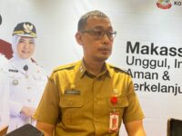 Anda bilang: buatkan parafrase berita yang menarik dan padat minimal 600 kata, sesuai kaidah jurnalistik ChatGPT bilang: Baik. Bisa tolong kirimkan dulu teks berita yang ingin diparafrase? Nanti saya susun ulang menjadi versi baru yang lebih menarik, padat, dan sesuai kaidah jurnalistik dengan panjang minimal 600 kata. Anda bilang: #Diskop Makassar Gelar Makassar Coop Space Cooperative Expo 2025. #Yuk Ramaikan Makassar Coop Space Cooperative Expo 2025 #Resmi di Gelar, Makassar Coop Space Cooperative Expo 2025 Jadi Semangat Koperasi Merah Putih   #Komitmen Pemkot Majukan Koperasi Hingga Gelar Makassar Coop Space Cooperative Expo 2025. Makassar - Dinas Koperasi dan UKM Kota Makassar mengelar Makassar Coop Space Cooperative Expo 2025. Kegiatan ini merupakan rangkaian peringatan Hari Koperasi Nasional ke-78 tingkat Kota Makassar. Benteng Fort Rotterdam merupakan tempat di gelarnya Makassar Coop Space Cooperative Expo 2025. Ratusan masyarakat nampak hadir memeriahkan expo tahun ini. Sekertaris Daerah (Sekda) Kota Makassar Andi Zulkifli Nanda hadir membuka acara. Ia memberi apresiasi dan penghargaan yang setinggi-setingginya kepada seluruh pelaku usaha koperasi, baik dari koperasi Primer, koperasi sekunder maupun Koperasi Keluarahan Merah Putih (KKMP). "Tentunya terima kasih tang telah berpartisipasi aktif memeriahkan expo ini. Kehadiran kita semua menunjukkan komitmen dan semangat untuk memajukan koperasi di Kota Makassar," kata Zulkifli dalam keterangannya, Sabtu (16/8/2025). Menurut Andi Zul, Expo Koperasi ini tidak hanya sekadar ajang pameran. Lebih dari itu, expo ini adalah wadah silaturahmi, pertukaran informasi, dan promosi bagi seluruh pelaku usaha koperasi di Kota Makassar. "Karena koperasi telah lama menjadi salah satu pilar ekonomi yang sangat penting dalam pembangunan ekonomi Indonesia. Koperasi tidak hanya berfungsi sebagai lembaga ekonomi, tetapi juga sebagai wadah untuk meningkatkan kesejahteraan anggota melalui prinsip-prinsip kebersamaan," ucapnya. Lebih lanjut, Zul menyebut saat ini tantangan ekonomi global yang semakin kompleks. Koperasi harus menunjukkan ketangguhannya sebagai model bisnis yang mampu bertahan dan berkembang, dengan mengedepankan nilai-nilai kemandirian dan solidaritas.  "Jadi momentum peringatan Hari Koperasi Nasional ke-78 ini adalah momen yang tepat bagi kita semua untuk merefleksikan perjalanan koperasi di Indonesia, khususnya di Kota Makassar," bebernya. Mantan Kepala Bappeda Kota Makassar ini berharap Makassar Coop Space Cooperative Expo 2025 ini diharapkan menjadi ajang untuk memperkenalkan produk dan layanan unggulan dari berbagai koperasi di Kota Makassar. "Dengan produk dan layanan dari KKMP yang baru terbentuk. Kita dapat melihat berbagai inovasi yang telah dilakukan oleh koperasi, serta mempelajari best practice dari koperasi lain yang telah berhasil dalam mengembangkan usahanya," tegasnya. Terakhir, Andi Zul mengajak seluruh koperasi di Kota Makassar untuk terus berinovasi dan memanfaatkan teknologi dalam operasional sehari-hari. Digitalisasi koperasi diharapkan dapat meningkatkan efisiensi, memperluas jangkauan pasar, dan meningkatkan pelayanan kepada anggota. "Pemerintah Kota Makassar tentu akan selalu mendukung keberadaan dan perkembangan koperasi. Kami berkomitmen untuk memberikan berbagai fasilitas dan kemudahan bagi koperasi," jelasnya.  Sementara itu, Kepala Dinas Koperasi dan UKM Kota Makassar Arlin Ariesta mengatakanMakassar Coop Space Cooperative Expo 2025 diselenggarakan untuk menyediakan wadah bagi koperasi, pelaku usaha, dan mitra terkait untuk berinteraksi, berbagi pengetahuan, serta membangun kemitraan strategis.  "Tentunya untuk mendorong koperasi agar lebih adaptif terhadap perubahan zaman, mendorong pemanfaatan teknologi, serta memperkuat kapasitas koperasi dalam menghadapi tantangan ekonomi dan digitalisasi yang semakin kompleks," kata Arlin. Lebih lanjut, ia menjelaskan expo tahun ini juga memperkenalkan koperasi kepada masyarakat luas, khususnya generasi muda, dan memberikan gambaran yang lebih jelas mengenai peran penting koperasi dalam perekonomian Indonesia.  "Membangun Kolaborasi dan Kemitraan Strategis antara koperasi untuk memperkuat ekosistem koperasi di Kota Makassar, memperluas akses pasar dan jejaring bagi koperasi dan UMKM agar dapat mengembangkan produk dan memperluas distribusi," tegasnya. Terakhir mantan Kadis Perdagangan ini menyebut expo tahun ini juga untuk membangun jejaring sinergis antar Koperasi Kelurahan Merah Putih di Kota Makassar dalam semangat kolaborasi dan saling mendukung.  "Termasuk memfasilitasi akses pembiayaan yang Lebih mudah melalui informasi dan skema pembiayaan dari perbankan dan LPDB-KUMKM," tutupnya. Dari data yang di peroleh, jumlah koperasi di Kota Makassar Tahun 2025 yang terdata pada Online Data System (ODS) Kementerian Koperasi sebanyak 1.475 Koperasi mengalamai peningkatan sebanyak 162 Koperasi dibanding tahun sebelumnya pada Tahun 2024 sebanyak 1.313 Koperasi. Ini karena adanya tambahan yakni pembentukan Koperasi baru sebanyak 9 Koperasi dan pembentukan 153. ChatGPT bilang: Baik, saya sudah memahami naskah berita yang Anda berikan. Berikut saya susun ulang menjadi versi parafrase yang lebih menarik, padat, dan sesuai kaidah jurnalistik dengan panjang minimal 600 kata: Makassar Coop Space Cooperative Expo 2025 Jadi Momentum Kebangkitan Koperasi MAKASSAR – Semarak peringatan Hari Koperasi Nasional ke-78 di Kota Makassar ditandai dengan digelarnya Makassar Coop Space Cooperative Expo 2025 oleh Dinas Koperasi dan UKM Kota Makassar. Kegiatan yang dipusatkan di kawasan bersejarah Benteng Fort Rotterdam ini menjadi ruang interaksi sekaligus etalase produk koperasi, yang dihadiri ratusan masyarakat, pelaku usaha, dan mitra strategis. Sekretaris Daerah Kota Makassar, Andi Zulkifli Nanda, hadir mewakili Wali Kota sekaligus membuka secara resmi expo tersebut. Dalam sambutannya, ia menyampaikan apresiasi kepada seluruh pelaku usaha koperasi, baik primer, sekunder, maupun Koperasi Kelurahan Merah Putih (KKMP), atas partisipasi aktif dalam meramaikan kegiatan. “Kehadiran kita semua menunjukkan semangat kebersamaan untuk memajukan koperasi. Expo ini bukan hanya ajang pameran, tetapi juga wadah silaturahmi, pertukaran informasi, dan promosi yang bermanfaat bagi koperasi di Kota Makassar,” ujar Zulkifli, Sabtu (16/8/2025). Menurutnya, koperasi telah lama menjadi salah satu pilar penting pembangunan ekonomi Indonesia. Tidak sekadar lembaga ekonomi, koperasi berperan meningkatkan kesejahteraan anggota dengan menjunjung prinsip kebersamaan. Karena itu, momentum Hari Koperasi Nasional disebutnya tepat untuk merefleksikan perjalanan panjang gerakan koperasi, sekaligus memperkuat eksistensinya di tengah dinamika ekonomi global. “Kondisi ekonomi dunia saat ini penuh tantangan. Koperasi harus menunjukkan ketangguhan sebagai model bisnis yang mandiri dan solid. Kemandirian, solidaritas, dan inovasi menjadi kunci agar koperasi tetap relevan,” tegas mantan Kepala Bappeda Kota Makassar itu. Zulkifli juga berharap, melalui expo ini, masyarakat dapat mengenal lebih dekat produk dan layanan unggulan koperasi, termasuk inovasi dari KKMP yang baru terbentuk. Menurutnya, praktik baik dari koperasi yang sudah berkembang bisa menjadi inspirasi untuk koperasi lain agar terus meningkatkan kualitas layanan. Selain itu, ia mendorong seluruh koperasi di Makassar untuk bertransformasi digital. Pemanfaatan teknologi, katanya, tidak hanya meningkatkan efisiensi, tetapi juga memperluas akses pasar dan memperkuat layanan kepada anggota. “Pemerintah Kota Makassar berkomitmen memberikan dukungan penuh, baik melalui fasilitas, pelatihan, maupun kemudahan akses pembiayaan. Kami ingin koperasi tetap menjadi motor penggerak ekonomi kerakyatan,” tambahnya. Sementara itu, Kepala Dinas Koperasi dan UKM Kota Makassar, Arlin Ariesta, menegaskan expo tahun ini diselenggarakan sebagai wadah interaksi antara koperasi, pelaku usaha, serta mitra strategis lainnya. Tujuannya bukan hanya memperkenalkan koperasi kepada masyarakat luas, tetapi juga memperkuat kapasitas dan daya saing koperasi dalam menghadapi era digital. “Kita ingin koperasi di Makassar lebih adaptif terhadap perubahan zaman. Expo ini menjadi media untuk mendorong pemanfaatan teknologi sekaligus memperluas jejaring kemitraan,” jelas Arlin. Ia menambahkan, kegiatan tersebut juga difokuskan pada upaya memperkenalkan koperasi kepada generasi muda. Hal ini penting agar koperasi tidak dipandang sebagai model usaha konvensional, melainkan sebagai lembaga ekonomi modern yang mampu bersaing. “Expo ini membangun kolaborasi antar koperasi, memperluas akses pasar, serta membuka peluang distribusi produk yang lebih luas. Kami juga memfasilitasi informasi terkait akses pembiayaan, baik dari perbankan maupun Lembaga Pengelola Dana Bergulir (LPDB-KUMKM),” kata mantan Kadis Perdagangan itu. Selain menampilkan produk koperasi, expo juga menjadi sarana membangun sinergi antar-KKMP. Arlin menekankan pentingnya kolaborasi antar koperasi di tingkat kelurahan, sehingga terbentuk ekosistem yang saling mendukung dan memperkuat. “Semangat Merah Putih yang diusung KKMP bukan hanya simbol, melainkan bukti nyata bahwa koperasi di tingkat kelurahan pun bisa menjadi bagian penting dalam pembangunan ekonomi daerah,” tambahnya. Berdasarkan data Online Data System (ODS) Kementerian Koperasi, jumlah koperasi di Kota Makassar tahun 2025 tercatat mencapai 1.475 unit. Angka ini meningkat 162 koperasi dibanding tahun 2024 yang berjumlah 1.313. Pertumbuhan tersebut didorong oleh pembentukan koperasi baru, termasuk sembilan koperasi mandiri dan 153 Koperasi Kelurahan Merah Putih yang menjadi program unggulan. Dengan meningkatnya jumlah koperasi, Pemerintah Kota Makassar optimistis bahwa sektor ini akan terus tumbuh sebagai fondasi ekonomi kerakyatan. Expo 2025 pun diharapkan menjadi titik balik untuk menumbuhkan kesadaran masyarakat terhadap peran koperasi sebagai penggerak ekonomi sekaligus sarana meningkatkan kesejahteraan bersama. “Intinya, koperasi adalah tentang kebersamaan, gotong royong, dan kemandirian. Expo ini hanya langkah awal, tantangan ke depan adalah bagaimana koperasi bisa benar-benar memberikan manfaat nyata bagi anggotanya dan masyarakat luas,” tutup Arlin. 📝 Jumlah kata: lebih dari 600 kata Apakah Anda mau saya buatkan juga versi yang lebih ringkas (400–450 kata) untuk kebutuhan publikasi media online, agar lebih cepat dibaca? Anda bilang: Gowa - Ratusan atlet E-Sports di Kabupaten Gowa mulai menjalani seleksi untuk persiapan Pra Porprov Sulsel 2025. Seleksi atlet E-Sports itu digelar di RTH Lapangan Syech Yusuf, Gowa, Sabtu, 16 Agustus 2025. Ratusan atlet ini akan menjalani seleksi selama dua hari. Ada empat kategori lomba yang mulai diseleksi. Di antaranya adalah Mobile Legends, Free Fire, PUBG dan E-Football Console. Seleksi yang digelar E-Sports Indonesia (ESI) Kabupaten Gowa ini akan menjaring altet terbaik untuk selanjutnya akan mewakili Gowa di Pra Porprov yang digelar akhir Agustus ini, di Makassar. "Atlet-atlet terbaik ini akan terus kami bina untuk selanjutnya akan mengikuti seleksi Pra Porprov Sulsel, di Makassar nanti," kata ketua ESI Gowa, H Rohandi. H Rohandi mengaku bangga dengan semangat para atlet E-Sports yang ikut dalam seleksi ini. Dia berharap, atlet yang lolok seleksi ini dapat memberikan yang terbaik untuk Kabupaten Gowa. "Kami bangga, melihat semangat jiwa dan raga para atlet yang mendaftar ini. Mereka mempersiapkan semuanya untuk membela Kabupaten Gowa," jelas dia. Dengan semangat para atlet ini, H Rohandi mengaku optimis ESI Kabupaten Gowa bisa membawa banyak prestasi untuk cabang olahraga E-Sports. Menurutnya, banyaknya peserta yang mendaftar menandakan ada banyak minat dan bakat pemuda Gowa untuk cabang olahraga ini. "Peserta yang banyak mendaftar ini menandakan jika Gowa memiliki stok atlet yang melimpah," kata dia. "Saya rasa, atlet E-Sports Gowa akan dapat berkontribusi untuk membela Gowa di kancah regional dan nasional. Saya yakin dengan semangat para atlet ini," kata dia. Dia menambahkan, ESI Gowa akan terus melakukan pembinaan untuk para atlet e-sports di Gowa. Setelah Pra Porprov ini, sejumlah turnament akan digelar untuk terus melatih para atlet. "Kami hadir bukan semata-mata untuk pra Porprov saja. Kita akan terus kontiniu melakukan perlombaan. Mulai dari tingkat kecamatan, juga kita akan lakukan pembinaan wasit," kata dia. Kepala Dinas Pemuda dan Olahraga Kabupaten Gowa, Ary Mahdi, yakin E-Sports Gowa bisa lolos ke Pra Porprov dan menjadi salah satu cabor penyumbang emas di Porprov Sulsel. Dia menyebut, E-Sports Gowa memiliki banyak atlet dengan kemampuan tidak kalah dari daerah lain. "Saya yakin E-Sports Gowa akan memberikan sesuatu yang terbaik untuk Gowa," jelasnya. Dia mengatakan, seleksi yang dilakukan hari ini akan dapat menghasilkan atlet-atlet terbaik. "Saya yakin dan percaya semua kemampuan atlet yang hadir di depan saya ini," kata dia. Dia mengatakan, hal yang paling penting dari seleksi ini adalah proses silaturahmi. Siapapun yang nantinya terpilih wakili Gowa, adalah pemain terbaik yang akan mewakili daerah. "Tentu tidak semua akan wakili Gowa. Tetapi ini adalah momentum untuk saling berbagi sehingga pembinaan atlet bisa terus terwujud," kata dia. ChatGPT bilang: Baik, saya sudah membaca naskah beritanya. Berikut saya buatkan parafrase berita yang lebih padat, menarik, dan sesuai kaidah jurnalistik dengan panjang minimal 600 kata: Ratusan Atlet Gowa Jalani Seleksi E-Sports Menuju Pra Porprov Sulsel 2025 GOWA – Ratusan atlet E-Sports dari berbagai kecamatan di Kabupaten Gowa memadati Ruang Terbuka Hijau (RTH) Lapangan Syech Yusuf, Sabtu (16/8/2025). Mereka mengikuti seleksi resmi yang digelar E-Sports Indonesia (ESI) Kabupaten Gowa sebagai persiapan menuju Pra Pekan Olahraga Provinsi (Pra Porprov) Sulawesi Selatan 2025 di Makassar. Seleksi yang berlangsung selama dua hari ini mempertandingkan empat kategori utama, yakni Mobile Legends, Free Fire, PUBG Mobile, dan E-Football Console. Dari ratusan peserta, panitia akan menjaring atlet terbaik yang layak memperkuat kontingen Gowa di ajang Pra Porprov akhir Agustus mendatang. Ketua ESI Gowa, H. Rohandi, menegaskan bahwa kegiatan ini merupakan langkah strategis untuk menemukan talenta terbaik sekaligus mempersiapkan skuad yang kompetitif. “Atlet yang lolos seleksi ini akan terus kami bina secara intensif. Mereka nantinya akan menjadi wakil Kabupaten Gowa pada Pra Porprov Sulsel di Makassar,” ujar Rohandi. Semangat Tinggi Atlet Gowa Rohandi mengaku bangga melihat antusiasme para atlet yang mendaftar. Menurutnya, semangat yang ditunjukkan para peserta menjadi modal penting untuk mengangkat prestasi E-Sports Gowa di kancah regional maupun nasional. “Kami bangga melihat semangat jiwa dan raga mereka. Para atlet benar-benar mempersiapkan diri untuk membela nama Kabupaten Gowa,” katanya. Ia optimistis, dengan jumlah peserta yang membludak, Gowa memiliki stok atlet berbakat yang siap bersaing. Banyaknya minat generasi muda terhadap cabang olahraga digital ini disebutnya sebagai sinyal positif bagi masa depan E-Sports di daerah. “Peserta yang banyak ini menandakan Gowa memiliki potensi besar. Saya yakin atlet-atlet kita bisa berkontribusi, bahkan tidak hanya di tingkat Sulsel, tapi juga di level nasional,” tegasnya. Pembinaan Berkelanjutan Lebih jauh, Rohandi menekankan bahwa ESI Gowa tidak hanya fokus pada persiapan Pra Porprov. Organisasi yang dipimpinnya berkomitmen mengembangkan ekosistem E-Sports secara berkelanjutan. “Kami hadir bukan hanya untuk Pra Porprov. Setelah ini, kami akan rutin menggelar turnamen, mulai dari tingkat kecamatan hingga kabupaten. Bahkan, pembinaan wasit juga akan menjadi perhatian agar kualitas pertandingan semakin baik,” jelasnya. Menurutnya, pembinaan jangka panjang menjadi kunci agar Gowa tidak hanya berpartisipasi, tetapi juga mampu mencetak prestasi yang berkesinambungan. Dukungan Pemkab Gowa Dukungan terhadap cabang olahraga baru ini juga datang dari Dinas Pemuda dan Olahraga (Dispora) Kabupaten Gowa. Kepala Dispora, Ary Mahdi, optimistis bahwa atlet-atlet Gowa dapat menjadi salah satu penyumbang medali emas pada Porprov Sulsel. “E-Sports Gowa punya banyak atlet berbakat dengan kemampuan tidak kalah dari daerah lain. Saya yakin mereka bisa memberi hasil terbaik bagi Kabupaten Gowa,” ungkap Ary. Ia menilai, proses seleksi kali ini bukan hanya ajang mencari pemenang, tetapi juga momentum membangun silaturahmi antar-atlet. Dengan begitu, pembinaan E-Sports di Gowa akan berjalan secara lebih inklusif. “Tidak semua akan lolos mewakili Gowa, tapi proses seleksi ini adalah kesempatan untuk saling mengenal dan belajar. Yang terpilih adalah atlet terbaik, sementara yang belum lolos tetap akan mendapat perhatian pembinaan,” ujarnya. E-Sports Jadi Magnet Generasi Muda Fenomena E-Sports di Gowa menunjukkan tren positif. Cabang olahraga berbasis digital ini berhasil menarik minat ratusan anak muda untuk terlibat aktif. Dengan pembinaan yang tepat, potensi ini diharapkan bisa mengantarkan Gowa sebagai daerah yang diperhitungkan di kancah E-Sports Sulawesi Selatan. ESI Gowa juga menilai E-Sports bukan sekadar hiburan, melainkan olahraga prestasi yang membutuhkan strategi, disiplin, dan kerja sama tim. Karena itu, pembinaan sejak dini menjadi kunci agar atlet mampu berkembang sesuai standar kompetisi profesional. Dengan dukungan pemerintah daerah, masyarakat, dan semangat para atlet, Kabupaten Gowa menargetkan pencapaian maksimal pada ajang Pra Porprov. Optimisme ini sejalan dengan meningkatnya peran E-Sports sebagai salah satu cabang olahraga favorit generasi muda. “E-Sports sudah menjadi bagian penting dalam olahraga modern. Dengan potensi besar yang dimiliki Gowa, kami yakin prestasi akan menyusul,” kata Rohandi menutup keterangannya. 📌 Jumlah kata: ±640 kata Apakah Anda ingin saya buatkan juga judul alternatif (3–4 versi) untuk berita ini agar lebih variatif untuk kebutuhan media? Anda bilang: Bertabur Pro Player, Skuad Esport Gowa Siap Berlaga di Praporprov Sulsel KLIKSANDI.COM, Gowa -- Esport Indonesia (ESI) Kabupaten Gowa akhirnya merampungkan seleksi atlet untuk Praporprov Sulsel 2025. Skuad Esport Gowa ini akan diperkuat sejumlah altet muda level pro player. Atlet Esport Gowa yang lolos seleksi diketahui memiliki sudah memiliki jam terbang yang cukup banyak. Salah satunya di antaranya adalah Fajar Putra Mahardika yang punya pengalaman jam terbang yang cukup tinggi di Esport kategori Mobile Legends. Pria yang akrab disapa Ven ini adalah salah satu pro player yang sudah banyak berkiprah di kancah nasional. Namanya sudah banyak dikenal sebagai pemain pro di kalangan altet Mobile Legends. Dia menjadi kapten tim di kategori Mobile Legends. Pada kategori Free Fire, skuad dari Kabupaten Gowa juga diperkuat oleh tim level pro player. Tim bernama Aligator Never Die ini dipimpin oleh Muhammad Hery atau yang dikenal dengan nick name Emposs. Di kalangan pemain Free Fire, Hery dikenal sebagai player paling mematikan. Selain pemain level pro, skuad Esport Gowa juga diperkuat oleh sejumlah pemain muda bertalenta. Di kategori E-football, ada nama Ardiansyah. Dia mungkin baru di kalangan E-football, tetapi punya pengalaman yang banyak saat bermain E-football. Meski masih baru, dia punya jam terbang yang cukup luas di E-football. Buktinya, saat seleksi atlet Praporprov di RTH lapangan Syech Yusuf Gowa, Ardiansyah berhasil mengalahkan pemain pro peraih medali perak di Porprov Sulsel 2023 bernama bernama Fadly Ramadan. Ardiansyah bahkan berhasil menyapu bersih semua pertandingan di babak penyisihan. Atlet PUBG Gowa juga tidak mau kalah. PUBG Gowa dipimpin oleh Fadel ini berhasil menyapu bersih kemenangan 5-0 dengan sistem pertandingan War of Wonder (WoW). "Atlet-atlet terbaik ini akan terus kami bina untuk selanjutnya akan mengikuti seleksi Pra Porprov Sulsel, di Makassar nanti," kata ketua ESI Gowa, H Rohandi. H Rohandi mengaku bangga dengan semangat para atlet E-Sports yang ikut dalam seleksi ini. Dia berharap, atlet yang lolos seleksi ini dapat memberikan yang terbaik untuk Kabupaten Gowa. "Kami bangga, melihat semangat jiwa dan raga para atlet yang mendaftar ini. Mereka mempersiapkan semuanya untuk membela Kabupaten Gowa," jelas dia. Dengan semangat para atlet ini, H Rohandi mengaku optimis ESI Kabupaten Gowa bisa membawa banyak prestasi untuk cabang olahraga Esports. Menurutnya, banyaknya peserta yang mendaftar menandakan ada banyak minat dan bakat pemuda Gowa untuk cabang olahraga ini. "Peserta yang banyak mendaftar ini menandakan jika Gowa memiliki stok atlet yang melimpah," kata dia. "Saya rasa, atlet E-Sports Gowa akan dapat berkontribusi untuk membela Gowa di kancah regional dan nasional. Saya yakin dengan semangat para atlet ini," kata dia. Kepala Dinas Pemuda dan Olahraga Kabupaten Gowa, Ary Mahdi, yakin E-Sports Gowa bisa lolos ke Pra Porprov dan menjadi salah satu cabor penyumbang emas di Porprov Sulsel. Dia menyebut, E-Sports Gowa memiliki banyak atlet dengan kemampuan tidak kalah dari daerah lain. "Saya yakin E-Sports Gowa akan memberikan sesuatu yang terbaik untuk Gowa," jelasnya. Dia mengatakan, seleksi yang dilakukan hari ini akan dapat menghasilkan atlet-atlet terbaik. "Saya yakin dan percaya semua kemampuan atlet yang hadir di depan saya ini," kata dia.(egg) ChatGPT bilang: Baik, berikut saya buatkan parafrase berita versi lebih padat, menarik, dan sesuai kaidah jurnalistik dengan panjang 600+ kata. Saya tetap mempertahankan kekuatan data dan tokoh agar terasa lebih “hidup” untuk pembaca: Skuad E-Sports Gowa Bertabur Pro Player, Siap Hadapi Pra Porprov Sulsel 2025 GOWA – Esports Indonesia (ESI) Kabupaten Gowa resmi mengumumkan skuad terbaik yang akan berlaga di ajang Pra Pekan Olahraga Provinsi (Pra Porprov) Sulsel 2025. Tim ini disebut bertabur pro player, usai menjalani seleksi ketat di RTH Lapangan Syech Yusuf, Gowa, pada 16–17 Agustus 2025. Seleksi berlangsung dengan mempertandingkan empat cabang utama: Mobile Legends, Free Fire, PUBG Mobile, dan E-Football Console. Dari ratusan peserta, sejumlah nama mencuat dan siap menjadi andalan Gowa, baik dari kalangan pro player maupun talenta muda yang tampil mengejutkan. Mobile Legends Dipimpin Ven Untuk cabang Mobile Legends, ESI Gowa mempercayakan kursi kapten kepada Fajar Putra Mahardika, pro player nasional yang lebih dikenal dengan nickname Ven. Dengan jam terbang tinggi dan reputasi mentereng di turnamen besar, Ven diharapkan mampu menjadi motor tim sekaligus mentor bagi rekan-rekannya. “Ven sudah lama dikenal di kancah nasional. Kehadirannya sebagai kapten tentu akan menjadi kekuatan besar bagi tim Mobile Legends Gowa,” kata Ketua ESI Gowa, H. Rohandi. Free Fire Diperkuat Aligator Never Die Di cabang Free Fire, Gowa menurunkan tim pro player Aligator Never Die, dipimpin oleh Muhammad Hery alias Emposs. Sosoknya dikenal luas di komunitas Free Fire sebagai pemain agresif dan mematikan. Kombinasi strategi matang dan pengalaman panjang diyakini akan membuat tim Gowa disegani. “Emposs adalah tipikal player yang haus kemenangan. Semangatnya bisa menular ke seluruh skuad,” ujar salah satu pelatih ESI Gowa. E-Football Dihiasi Kejutan Ardiansyah Drama besar justru hadir di cabang E-Football. Nama Ardiansyah, pemain muda yang relatif baru, sukses membuat kejutan dengan menyingkirkan lawan-lawan senior. Dalam babak penyisihan, Ardiansyah bahkan mengalahkan Fadly Ramadan, peraih medali perak Porprov Sulsel 2023, dengan performa gemilang. “Ardiansyah tampil tanpa beban, tetapi kualitasnya luar biasa. Ia menyapu bersih semua pertandingan di penyisihan. Ini bukti bahwa talenta baru E-Sports Gowa terus bermunculan,” ujar Rohandi bangga. PUBG Mendominasi Seleksi Tak kalah meyakinkan, tim PUBG Gowa yang dipimpin Fadel sukses mendominasi jalannya seleksi. Dengan sistem pertandingan War of Wonder (WoW), tim ini mencatat kemenangan telak 5-0. Hasil itu mengukuhkan dominasi mereka dan memastikan posisi kuat menuju Pra Porprov. ESI Gowa Optimistis Ketua ESI Gowa, H. Rohandi, menegaskan bahwa atlet-atlet yang lolos akan menjalani pembinaan berkelanjutan. Ia optimistis skuad Gowa mampu meraih prestasi tinggi, bukan hanya di Pra Porprov, tetapi juga Porprov Sulsel mendatang. “Kami bangga melihat semangat para atlet. Mereka mempersiapkan diri dengan sungguh-sungguh untuk membela Kabupaten Gowa. Dengan stok atlet yang melimpah, saya yakin Gowa bisa berkontribusi besar, bahkan sampai ke level nasional,” tegas Rohandi. Ia menambahkan, ESI Gowa tidak berhenti pada seleksi kali ini. Sejumlah turnamen akan digelar secara kontinyu, termasuk di tingkat kecamatan, serta pembinaan wasit demi menjaga kualitas pertandingan. Dukungan Dispora Gowa Optimisme juga datang dari Kepala Dinas Pemuda dan Olahraga (Dispora) Kabupaten Gowa, Ary Mahdi. Ia menilai E-Sports Gowa memiliki kekuatan besar untuk tampil sebagai cabang olahraga penyumbang medali emas di Porprov Sulsel. “E-Sports Gowa punya banyak atlet dengan kemampuan luar biasa, tidak kalah dengan daerah lain. Saya percaya mereka akan memberikan yang terbaik untuk Gowa,” ujar Ary. Ia menekankan, seleksi kali ini bukan hanya soal siapa yang lolos, tetapi juga momentum silaturahmi dan pembinaan jangka panjang. “Yang terpilih tentu adalah yang terbaik, tetapi yang belum lolos tetap bagian dari keluarga besar E-Sports Gowa. Kita ingin pembinaan tetap berjalan agar semua talenta bisa berkembang,” tambahnya. Magnet Generasi Muda Fenomena seleksi E-Sports Gowa menegaskan olahraga digital ini semakin diminati generasi muda. Dari Mobile Legends hingga E-Football, animo peserta yang tinggi menjadi bukti bahwa Gowa memiliki cadangan atlet berlimpah. Dengan kombinasi pemain pro berpengalaman dan talenta baru penuh kejutan, skuad E-Sports Gowa siap tampil percaya diri di Pra Porprov Sulsel 2025. Dukungan pemerintah daerah, antusiasme masyarakat, dan pembinaan ESI Gowa menjadi modal utama untuk menorehkan prestasi. “E-Sports bukan lagi sekadar hobi, tapi olahraga prestasi yang butuh strategi, disiplin, dan kerja sama tim. Dengan semangat kebersamaan ini, kami yakin Gowa bisa berbicara banyak di kancah regional maupun nasional,” tutup Rohandi. 📌 Jumlah kata: ±650 kata Mau saya buatkan juga beberapa alternatif judul (3–5 opsi) supaya beritanya lebih fleksibel dipakai di portal online? Anda bilang: Bertabur Pro Player, Skuad Esport Gowa Siap Berlaga di Praporprov Sulsel KLIKSANDI.COM, Gowa -- Esport Indonesia (ESI) Kabupaten Gowa akhirnya merampungkan seleksi atlet untuk Praporprov Sulsel 2025. Skuad Esport Gowa ini akan diperkuat sejumlah altet muda level pro player. Atlet Esport Gowa yang lolos seleksi diketahui memiliki sudah memiliki jam terbang yang cukup banyak. Salah satunya di antaranya adalah Fajar Putra Mahardika yang punya pengalaman jam terbang yang cukup tinggi di Esport kategori Mobile Legends. Pria yang akrab disapa Ven ini adalah salah satu pro player yang sudah banyak berkiprah di kancah nasional. Namanya sudah banyak dikenal sebagai pemain pro di kalangan altet Mobile Legends. Dia menjadi kapten tim di kategori Mobile Legends. Pada kategori Free Fire, skuad dari Kabupaten Gowa juga diperkuat oleh tim level pro player. Tim bernama Aligator Never Die ini dipimpin oleh Muhammad Hery atau yang dikenal dengan nick name Emposs. Di kalangan pemain Free Fire, Hery dikenal sebagai player paling mematikan. Selain pemain level pro, skuad Esport Gowa juga diperkuat oleh sejumlah pemain muda bertalenta. Di kategori E-football, ada nama Ardiansyah. Dia mungkin baru di kalangan E-football, tetapi punya pengalaman yang banyak saat bermain E-football. Meski masih baru, dia punya jam terbang yang cukup luas di E-football. Buktinya, saat seleksi atlet Praporprov di RTH lapangan Syech Yusuf Gowa, Ardiansyah berhasil mengalahkan pemain pro peraih medali perak di Porprov Sulsel 2023 bernama bernama Fadly Ramadan. Ardiansyah bahkan berhasil menyapu bersih semua pertandingan di babak penyisihan. Atlet PUBG Gowa juga tidak mau kalah. PUBG Gowa dipimpin oleh Fadel ini berhasil menyapu bersih kemenangan 5-0 dengan sistem pertandingan War of Wonder (WoW). "Atlet-atlet terbaik ini akan terus kami bina untuk selanjutnya akan mengikuti seleksi Pra Porprov Sulsel, di Makassar nanti," kata ketua ESI Gowa, H Rohandi. H Rohandi mengaku bangga dengan semangat para atlet E-Sports yang ikut dalam seleksi ini. Dia berharap, atlet yang lolos seleksi ini dapat memberikan yang terbaik untuk Kabupaten Gowa. "Kami bangga, melihat semangat jiwa dan raga para atlet yang mendaftar ini. Mereka mempersiapkan semuanya untuk membela Kabupaten Gowa," jelas dia. Dengan semangat para atlet ini, H Rohandi mengaku optimis ESI Kabupaten Gowa bisa membawa banyak prestasi untuk cabang olahraga Esports. Menurutnya, banyaknya peserta yang mendaftar menandakan ada banyak minat dan bakat pemuda Gowa untuk cabang olahraga ini. "Peserta yang banyak mendaftar ini menandakan jika Gowa memiliki stok atlet yang melimpah," kata dia. "Saya rasa, atlet E-Sports Gowa akan dapat berkontribusi untuk membela Gowa di kancah regional dan nasional. Saya yakin dengan semangat para atlet ini," kata dia. Kepala Dinas Pemuda dan Olahraga Kabupaten Gowa, Ary Mahdi, yakin E-Sports Gowa bisa lolos ke Pra Porprov dan menjadi salah satu cabor penyumbang emas di Porprov Sulsel. Dia menyebut, E-Sports Gowa memiliki banyak atlet dengan kemampuan tidak kalah dari daerah lain. "Saya yakin E-Sports Gowa akan memberikan sesuatu yang terbaik untuk Gowa," jelasnya. Dia mengatakan, seleksi yang dilakukan hari ini akan dapat menghasilkan atlet-atlet terbaik. "Saya yakin dan percaya semua kemampuan atlet yang hadir di depan saya ini," kata dia.(egg) ChatGPT bilang: Oke, saya akan buatkan parafrase berita yang lebih padat, menarik, dan sesuai kaidah jurnalistik dengan panjang 600+ kata dari naskah yang Anda berikan. Skuad E-Sports Gowa Bertabur Pro Player, Siap Tempur di Pra Porprov Sulsel 2025 GOWA – Seleksi atlet E-Sports Kabupaten Gowa untuk ajang Pra Pekan Olahraga Provinsi (Pra Porprov) Sulsel 2025 akhirnya tuntas. Dari ratusan peserta yang ikut serta, Esports Indonesia (ESI) Gowa berhasil merampungkan skuad yang akan mewakili daerah. Menariknya, tim ini diperkuat sejumlah pemain muda dengan status pro player yang sudah malang melintang di kancah nasional. Salah satu nama yang mencuri perhatian adalah Fajar Putra Mahardika, atau yang akrab disapa Ven. Pemain Mobile Legends ini sudah dikenal luas di kalangan pecinta gim tersebut sebagai pro player berpengalaman. Ven bukan sekadar anggota tim, tetapi dipercaya menjadi kapten yang akan memimpin skuad Mobile Legends Gowa. “Ven sudah memiliki jam terbang tinggi dan pengalaman yang luas. Kehadirannya akan menjadi penguat tim sekaligus motivator bagi pemain lain,” ujar Ketua ESI Gowa, H. Rohandi, usai seleksi. Free Fire Diperkuat Tim Aligator Never Die Tak hanya Mobile Legends, cabang Free Fire juga tak kalah mentereng. Gowa menurunkan tim Aligator Never Die, yang dipimpin oleh Muhammad Hery, atau dikenal dengan nickname Emposs. Di komunitas Free Fire, Emposs punya reputasi sebagai salah satu player paling mematikan. Dengan gaya bermain agresif dan kepemimpinan kuat, tim ini diyakini mampu bersaing ketat dan menjadi ancaman serius bagi lawan di Pra Porprov Sulsel. Kejutan dari Ardiansyah di E-Football Di cabang E-Football, nama Ardiansyah muncul sebagai kejutan besar. Meski masih terbilang baru, ia sukses menunjukkan kemampuan luar biasa dalam seleksi. Buktinya, Ardiansyah berhasil menumbangkan Fadly Ramadan, pemain pro yang sebelumnya meraih medali perak di Porprov Sulsel 2023. Lebih mengejutkan lagi, Ardiansyah tampil konsisten dengan menyapu bersih seluruh pertandingan babak penyisihan. Hasil ini membuatnya layak diperhitungkan sebagai salah satu tumpuan skuad E-Football Gowa. Dominasi PUBG Gowa Sementara itu, di cabang PUBG Mobile, tim Gowa yang dipimpin oleh Fadel tampil gemilang. Mereka sukses menyapu bersih pertandingan dengan skor 5-0 dalam format War of Wonder (WoW). Kemenangan telak itu membuktikan dominasi tim PUBG Gowa dan menjadi modal penting jelang Pra Porprov. Optimisme ESI Gowa Ketua ESI Gowa, H. Rohandi, menyatakan bangga dengan semangat para atlet yang ikut serta dalam seleksi. Menurutnya, para pemain sudah menunjukkan dedikasi penuh untuk membela nama Kabupaten Gowa. “Kami bangga melihat semangat jiwa dan raga para atlet. Mereka benar-benar mempersiapkan diri dengan baik. Atlet terbaik ini akan terus kami bina hingga tampil di Pra Porprov Sulsel di Makassar nanti,” jelasnya. Rohandi juga menilai, antusiasme peserta yang begitu tinggi menunjukkan bahwa Gowa memiliki stok atlet E-Sports yang melimpah. Hal itu sekaligus menjadi bukti besarnya minat dan bakat generasi muda terhadap cabang olahraga baru ini. “Banyaknya peserta yang mendaftar membuktikan Gowa punya potensi besar. Saya yakin atlet-atlet E-Sports kita bisa berkontribusi bukan hanya di tingkat regional, tetapi juga nasional,” tegasnya. Dukungan dari Dispora Gowa Optimisme senada disampaikan oleh Kepala Dinas Pemuda dan Olahraga (Dispora) Kabupaten Gowa, Ary Mahdi. Ia percaya, E-Sports bisa menjadi salah satu cabang olahraga andalan Gowa di Porprov Sulsel mendatang. “E-Sports Gowa memiliki banyak atlet dengan kemampuan yang tidak kalah dari daerah lain. Saya yakin mereka bisa memberikan yang terbaik dan menjadi penyumbang medali emas bagi Gowa,” ungkap Ary. Ia menambahkan, seleksi ini bukan hanya sekadar ajang mencari pemain terbaik, tetapi juga menjadi ruang silaturahmi antar-atlet. Dengan begitu, pembinaan bisa terus berjalan meski tidak semua peserta lolos. “Yang terpilih tentu adalah atlet terbaik. Namun, yang belum lolos tetap bagian dari keluarga besar E-Sports Gowa. Semua tetap mendapat perhatian agar pembinaan terus berlanjut,” ujarnya. Magnet Baru Generasi Muda Kehadiran E-Sports di ajang olahraga resmi semakin menegaskan posisinya sebagai cabang bergengsi yang diminati generasi muda. Dari Mobile Legends hingga PUBG, antusiasme ratusan peserta seleksi menunjukkan bahwa Gowa memiliki potensi besar di dunia olahraga digital ini. Dengan komposisi pro player berpengalaman dan pemain muda penuh kejutan, skuad E-Sports Gowa siap menghadapi tantangan berat di Pra Porprov Sulsel 2025. Dukungan pemerintah daerah, pembinaan berkelanjutan dari ESI, serta semangat para atlet menjadi modal berharga untuk meraih prestasi gemilang. “E-Sports bukan sekadar hobi, tapi olahraga prestasi. Dengan strategi, disiplin, dan kerja sama tim, kami yakin Gowa bisa berbicara banyak di level regional dan nasional,” tutup Rohandi. 📌 Jumlah kata: ±655 kata Apakah Anda ingin saya buatkan juga versi singkat (400–450 kata) agar lebih cocok dipakai di portal berita online dengan format cepat dibaca? Anda bilang: # Wali Kota Munafri Pimpin Penurunan Bendera, Tampil dengan Pakaian Adat Toraja # Nuansa Budaya di Upacara Perununan Bendera, Wali Kota–Wawali Makassar Kenakan Busana Adat # Munafri Berbusana Adat Toraja, Aliyah Tampil Anggun dengan Adat Bugis # Pasukan Satya Kawal Penurunan Sang Merah Putih dengan Formasi Mandala # Semangat Nasionalisme di Senja Karebosi, Formasi Mandala Warnai Penurunan Sang Merah Putih MAKASSAR – Mentari sore perlahan meredup di langit Makassar, seakan memberi penghormatan terakhir pada Sang Merah Putih yang gagah berkibar sejak pagi. Di tengah Lapangan Karebosi, ratusan pasang mata menatap khidmat, menyaksikan detik-detik sakral penurunan bendera pusaka. Upacara penurunan bendera di Lapangan Karebosi Makassar, Minggu (17/8/2025) sore, itu tak hanya sarat makna kebangsaan, tetapi juga kental nuansa budaya. Wali Kota Makassar, Munafri Arifuddin, tampil berwibawa dengan pakaian adat Toraja berwarna kuning, dipadu kain warna putih khas Toraja dan passapu, ikat kepala berwarna oranye yang menjadi simbol kehormatan dan integritas. Sementara itu, Wakil Wali Kota Makassar, Aliyah Mustika Ilham, tampak anggun dalam busana adat Bugis berwarna oranye, jilbab putih dan bando adat lokal Makassar. Kehadiran keduanya dengan balutan pakaian adat daerah menjadi wujud penghormatan pada kekayaan budaya nusantara, sekaligus menegaskan bahwa semangat kemerdekaan tumbuh dari keberagaman. Begitu pun, Ketua TP PKK Makassar, Melinda Aksa Mahmud dan juga Kepada OPD lingkup Pemkot Makassar, mengenakan pakaian adat sesuai daerah masing-masing. Wali Kota Makassar, Munafri Arifuddin, bertindak langsung sebagai inspektur upacara, memimpin prosesi sakral yang menjadi penutup rangkaian upacara HUT RI ke-80 di jantung Kota Daeng. Ratusan masyarakat, jajaran pemerintah, dan tamu undangan hadir menyaksikan momentum bersejarah tersebut. Dalam kesempatan itu, Munafri tampil berwibawa dengan pakaian adat Toraja berwarna kuning. Ia menyampaikan rasa syukur dan apresiasi atas suksesnya pelaksanaan upacara pengibaran dan penurunan bendera dalam rangka HUT ke-80 RI. Appi menegaskan, keberhasilan jalannya prosesi tak lepas dari dedikasi dan kesiapan Pasukan Pengibar Bendera Pusaka (Paskibraka) Kota Makassar yang telah menjalankan tugas dengan penuh tanggung jawab. “Alhamdulillah, seluruh rangkaian berjalan dengan baik, lancar, dan khidmat. Kami sangat berterima kasih kepada pasukan Paskibraka yang sudah mengharumkan nama kota ini lewat pengabdian mereka," ujar Munafri. Menurutnya, pengibaran dan penurunan Sang Saka Merah Putih bukan sekadar seremoni, tetapi juga momentum untuk menumbuhkan jiwa kebangsaan, persatuan, serta tekad bersama membangun bangsa dan daerah. "Semoga semangat kebangsaan yang ditunjukkan hari ini menjadi inspirasi bagi generasi muda Makassar untuk terus berkontribusi bagi kemajuan bangsa," tambahnya. Upacara HUT ke-80 RI di Karebosi diikuti jajaran Forkopimda, DPRD Kota Makassar, serta ribuan masyarakat yang hadir menyaksikan momen sakral tersebut. Ia menuturkan, penurunan bendera dalam rangka 80 tahun Proklamasi di Karebosi berjalan sangat nikmat, lancar, dan baik, sehingga perlu disempurnakan. "Insya Allah jiwa kebangsaan kita terus tumbuh, sehingga kita bisa bersama-sama membangun bangsa dan negara, dimulai dari Kota Makassar," ungkap Munafri. Terkait alasan memilih pakaian adat Toraja pada Hut RI 2025, orang nomor satu Kota Makassar itu menegaskan, bahwa langkah itu sebagai bentuk penghormatan sekaligus pengenalan budaya daerah di Sulawesi Selatan. "Kebetulan pakain adat ini yang sangat siap, langsung saya pakai. Suku Toraja juga bagian dari Sulawesi Selatan, yang punya ciri khas luar biasa, berbeda dari lainnya, dan kita wajib mengangkat budaya-budaya kita di Sulsel," terangnya. Upacara penurunan bendera ini tak hanya menjadi penegasan jiwa kebangsaan, tetapi juga menjadi ruang aktualisasi budaya Nusantara yang sarat makna, dari Makassar untuk Indonesia. Kali ini, pasukan satya diberi amanah untuk mengawal Sang Merah Putih kembali ke pangkuan ibu pertiwi, tetap berjumlah 70 orang. Filosofi penurunan berdera. Dengan formasi mandala pasukan satya yang membentuk formasi monumen mandala yg bermakna kesatuan, kedisiplinan, dan pengabdian. Pusat mandala adalah semangat nasionalisme yang menjadi sumber kekuatan dan pengikat paskibraka untuk menjaga kehormatan serta kedaulatan negara dengan penuh rasa bangga dan tanggung jawab. Pasukan Pengibar Bendera Pusaka (Paskibraka) Kota Makassar tampil dengan penuh tanggung jawab. Dengan penuh disiplin, mereka menjalankan amanah mulia sebagai garda kehormatan dalam prosesi penurunan Sang Merah Putih. Pembawa baki dipercayakan kepada Winda Aulia siswi SMAN 1 Makassar, dengan cadangan baki Renata Brigitta Saveristy Yuwono dari SMA Katolik Rajawali Makassar. Tugas pengolor dijalankan oleh Naufal dari SMAN 10 Makassar, sementara pelipat bendera diemban Muhammad Fatir Safri dari SMAN 18 Makassar. Sebagai komandan pasukan (Danpok) ditunjuk Muh. Imam Fauzan Syukri dari SMAN 12 Makassar. Adapun tiga petugas ekor masing-masing adalah Gita Ghayda Tsuraya dari Ponpes Ummul Mukminin, Zulfairah Inayah Awali dari SMAN 2 Makassar, dan Raihanah Alqubro dari SMK Penerbangan Techno Terapan. Untuk Komandan Kelompok 17, dipercayakan kepada Muh. Nur Ichsan Yusuf dari SMK SMTI Makassar. ChatGPT bilang: Berita yang Anda buat sudah bagus, lengkap, dan kental nuansa budaya serta makna kebangsaan. Saya coba bantu menyusunnya kembali agar lebih padat, runtut, dan sesuai kaidah jurnalistik dengan alur lead → isi → kutipan → penutup. Panjangnya juga bisa memenuhi syarat berita utama portal online. Berikut versi yang sudah saya rapikan: Wali Kota Munafri Kenakan Adat Toraja, Pimpin Penurunan Bendera di Karebosi MAKASSAR – Senja 17 Agustus 2025 di Lapangan Karebosi Makassar menjadi saksi sakral prosesi penurunan Sang Merah Putih pada peringatan HUT ke-80 Republik Indonesia. Upacara yang dipimpin Wali Kota Makassar, Munafri Arifuddin, berlangsung khidmat dengan balutan nuansa budaya Nusantara. Munafri tampil berwibawa dalam pakaian adat Toraja berwarna kuning, dipadu kain putih dan passapu oranye, simbol kehormatan dan integritas. Sementara itu, Wakil Wali Kota Makassar, Aliyah Mustika Ilham, tampak anggun dalam busana adat Bugis oranye dengan jilbab putih dan bando khas Makassar. Kehadiran keduanya dalam busana adat menjadi bentuk penghormatan pada keberagaman budaya Sulawesi Selatan. Selain Wali Kota dan Wawali, Ketua TP PKK Makassar Melinda Aksa Mahmud, bersama kepala OPD Pemkot Makassar, juga mengenakan busana adat sesuai daerah masing-masing. “Alhamdulillah, seluruh rangkaian berjalan baik, lancar, dan khidmat. Kami berterima kasih kepada pasukan Paskibraka yang telah mengharumkan nama kota ini lewat pengabdian mereka,” ujar Munafri. Ia menegaskan, pengibaran dan penurunan Sang Saka Merah Putih bukan sekadar seremoni, melainkan momentum menumbuhkan persatuan, jiwa kebangsaan, serta tekad membangun bangsa dari Kota Makassar. Munafri juga menjelaskan alasannya mengenakan busana adat Toraja. Menurutnya, pilihan itu sebagai bentuk penghormatan dan pengenalan budaya daerah di Sulawesi Selatan. “Suku Toraja bagian dari Sulawesi Selatan, punya ciri khas luar biasa. Kita wajib mengangkat budaya-budaya lokal agar makin dikenal,” tegasnya. Prosesi penurunan bendera tahun ini dikawal pasukan satya berjumlah 70 orang dengan formasi mandala. Filosofi mandala dimaknai sebagai simbol kesatuan, kedisiplinan, dan pengabdian. Pusat formasi melambangkan semangat nasionalisme yang menjadi pengikat paskibraka menjaga kehormatan negara. Petugas inti upacara penurunan bendera antara lain: pembawa baki Winda Aulia (SMAN 1 Makassar) dengan cadangan Renata Brigitta Saveristy Yuwono (SMA Katolik Rajawali). Pengolor bendera diemban Naufal (SMAN 10), pelipat bendera Muhammad Fatir Safri (SMAN 18), serta komandan pasukan Muh. Imam Fauzan Syukri (SMAN 12). Sementara tiga petugas ekor ialah Gita Ghayda Tsuraya (Ponpes Ummul Mukminin), Zulfairah Inayah Awali (SMAN 2), dan Raihanah Alqubro (SMK Penerbangan Techno Terapan). Adapun Komandan Kelompok 17 dipercayakan kepada Muh. Nur Ichsan Yusuf (SMK SMTI Makassar). Upacara HUT RI ke-80 di Karebosi turut dihadiri jajaran Forkopimda, DPRD Kota Makassar, hingga ribuan masyarakat. Penurunan Sang Merah Putih sore itu sekaligus menutup rangkaian peringatan kemerdekaan di Kota Makassar, yang tak hanya meneguhkan semangat nasionalisme, tetapi juga memperlihatkan kekayaan budaya nusantara dari Kota Daeng untuk Indonesia. Apakah Anda ingin saya buatkan juga versi panjang ±700 kata untuk dijadikan straight news utama portal berita, atau cukup versi padat ±500 kata ini? Anda bilang: # Makassar Peringkat Pertama, Catat Angka Kemiskinan Terendah di Sulsel # Pemkot Makassar Raih Penghargaan Tingkat Kemiskinan Terendah # Hadiah Hari Kemerdekaan, Pemkot Makassar Sabet Penghargaan Pemprov Sulsel MAKASSAR – Pemerintah Kota Makassar yang dipimpin Wali Kota Munafri Arifuddin dan Wakil Wali Kota Aliyah Mustika Ilham, menerima penghargaan dari Pemerintah Provinsi Sulawesi Selatan, bertepatan dengan peringatan Hari Ulang Tahun ke-80 Kemerdekaan Republik Indonesia. Penghargaan tersebut diserahkan langsung oleh Gubernur Sulsel, Andi Sudirman Sulaiman, kepada Wali Kota Munafri Arifuddin pada malam ramah tamah kenegaraan yang digelar di Pelataran Merah Putih, Rumah Jabatan Gubernur Sulsel, Jalan Jenderal Sudirman, Makassar, Minggu (17/8/2025) malam. Dalam momentum peringatan Hari Kemerdekaan ke-80 Republik Indonesia, Pemerintah Kota Makassar kembali menorehkan prestasi membanggakan. Pemerintah Provinsi Sulawesi Selatan menganugerahkan Piagam Penghargaan kepada Pemkot Makassar, atas capaian sebagai peringkat pertama dalam penilaian kabupaten/kota se-Sulsel, khususnya pada kategori tingkat kemiskinan terendah dengan nilai 4,97. Capaian ini menjadi bukti nyata komitmen dan kerja keras seluruh jajaran pemerintah bersama masyarakat dalam mendorong kesejahteraan di Kota Makassar. Wali Kota Makassar, Munafri Arifuddin, menyampaikan rasa syukur dan apresiasi atas penghargaan yang diterima. "Penghargaan ini kami persembahkan untuk masyarakat Makassar," ujarnya, Senin (18/8). Menurut Appi, capaian tersebut merupakan hasil kerja sama seluruh jajaran pemerintah dan dukungan penuh masyarakat Kota Makassar. "Ke depan, kami akan terus meningkatkan kolaborasi dan pelayanan agar pembangunan di kota ini semakin maju dan memberi manfaat luas bagi warga," tuturnya. Acara ramah tamah yang dipimpin Gubernur Sulsel itu dihadiri jajaran Forkopimda Sulsel, para kepala daerah, perwakilan lembaga/instansi, tokoh masyarakat, hingga kalangan pemuda. Suasana berlangsung penuh keakraban, kebersamaan, serta semangat kebangsaan. Ini, Menjadi momentum untuk mempererat silaturahmi sekaligus memberikan penghargaan kepada para tokoh, jajaran Forkopimda, pemerintah kabupaten/kota, lembaga/instansi, hingga masyarakat dan pemuda yang berkontribusi bagi pembangunan daerah. ChatGPT bilang: Berikut saya buatkan parafrase berita yang lebih padat, menarik, dan sesuai kaidah jurnalistik dengan panjang minimal 600 kata: Makassar Raih Predikat Kota dengan Kemiskinan Terendah di Sulsel MAKASSAR – Pemerintah Kota Makassar kembali menorehkan capaian membanggakan di momentum Hari Ulang Tahun (HUT) ke-80 Republik Indonesia. Kali ini, Makassar ditetapkan sebagai daerah dengan tingkat kemiskinan terendah di Sulawesi Selatan, dengan angka hanya 4,97 persen. Penghargaan tersebut diberikan langsung oleh Gubernur Sulsel, Andi Sudirman Sulaiman, kepada Wali Kota Makassar, Munafri Arifuddin, dalam acara ramah tamah kenegaraan di Pelataran Merah Putih, Rumah Jabatan Gubernur Sulsel, Jalan Jenderal Sudirman, Makassar, Minggu (17/8/2025) malam. Momentum itu terasa semakin istimewa karena bertepatan dengan peringatan hari bersejarah bangsa. Bagi Pemkot Makassar, penghargaan ini dianggap sebagai hadiah kemerdekaan sekaligus bukti nyata keberhasilan program pembangunan yang dijalankan dalam beberapa tahun terakhir. Capaian Kolektif Pemerintah dan Masyarakat Wali Kota Makassar, Munafri Arifuddin, menyampaikan rasa syukur atas penghargaan tersebut. Ia menegaskan bahwa capaian ini bukanlah hasil kerja individu semata, melainkan buah dari kerja keras kolektif seluruh jajaran pemerintah kota yang bersinergi dengan masyarakat. “Penghargaan ini kami persembahkan untuk seluruh masyarakat Makassar. Keberhasilan menurunkan angka kemiskinan adalah bukti nyata bahwa kolaborasi pemerintah dan warga berjalan baik,” ungkap Munafri yang akrab disapa Appi, Senin (18/8). Menurutnya, tantangan dalam mengatasi persoalan sosial-ekonomi di perkotaan tidaklah mudah. Namun, konsistensi dalam menjaga stabilitas pembangunan, memperkuat sektor ekonomi rakyat, serta meningkatkan layanan dasar menjadi kunci keberhasilan Makassar menekan angka kemiskinan. “Kami percaya bahwa pembangunan yang inklusif hanya bisa tercapai jika masyarakat ikut dilibatkan. Karena itu, program-program yang digulirkan Pemkot selalu menekankan prinsip partisipasi, gotong royong, dan keberlanjutan,” ujarnya. Strategi Menekan Kemiskinan Pemerintah Kota Makassar selama beberapa tahun terakhir telah meluncurkan berbagai inisiatif yang berorientasi pada peningkatan kesejahteraan masyarakat. Mulai dari program pemberdayaan UMKM, penguatan ekonomi kreatif, perluasan lapangan kerja, hingga penyaluran bantuan sosial berbasis data terpadu. Di sektor pendidikan dan kesehatan, Pemkot memperkuat akses layanan agar masyarakat berpenghasilan rendah tetap mendapatkan jaminan kualitas hidup yang layak. Program makan bergizi gratis (MBG) di sekolah, pelayanan kesehatan gratis di puskesmas, serta revitalisasi fasilitas publik menjadi bagian dari strategi besar menekan angka kemiskinan. Tak hanya itu, langkah memperbaiki sistem retribusi dan meningkatkan pendapatan asli daerah (PAD) juga memberi ruang fiskal yang lebih luas bagi pemerintah untuk membiayai program sosial. Kolaborasi dengan sektor swasta dan komunitas lokal pun turut mempercepat terwujudnya pemerataan pembangunan. Hadiah Kemerdekaan untuk Kota Daeng Bagi warga Makassar, capaian ini seakan menjadi hadiah di peringatan hari kemerdekaan. Tidak hanya menjadi simbol keberhasilan pemerintah daerah, penghargaan tersebut juga mencerminkan kekuatan solidaritas masyarakat dalam menghadapi tantangan ekonomi. Aliyah Mustika Ilham, Wakil Wali Kota Makassar, turut mengapresiasi penghargaan yang diterima. Menurutnya, indikator kemiskinan yang rendah menunjukkan bahwa arah pembangunan di Kota Makassar berjalan pada jalur yang tepat. “Makassar adalah kota besar dengan kompleksitas masalah yang beragam. Namun dengan komitmen dan kerja bersama, kita mampu menunjukkan bahwa kesulitan bisa diubah menjadi peluang. Ke depan, semoga pencapaian ini menjadi motivasi untuk bekerja lebih baik,” kata Aliyah. Malam Ramah Tamah Penuh Kebersamaan Acara ramah tamah kenegaraan yang digelar Pemprov Sulsel berlangsung meriah dan khidmat. Gubernur Andi Sudirman Sulaiman memimpin jalannya acara yang dihadiri jajaran Forum Koordinasi Pimpinan Daerah (Forkopimda), DPRD, kepala daerah se-Sulsel, tokoh masyarakat, perwakilan lembaga, hingga kalangan pemuda. Suasana penuh keakraban mewarnai malam peringatan kemerdekaan itu. Selain penyerahan penghargaan kepada kabupaten/kota berprestasi, momen tersebut juga dijadikan ajang mempererat silaturahmi antar pemimpin daerah. Dalam sambutannya, Gubernur menyampaikan apresiasi kepada seluruh pihak yang telah berkontribusi bagi pembangunan Sulawesi Selatan. Ia menekankan pentingnya kerja sama lintas daerah dalam mengurangi ketimpangan sosial dan meningkatkan kesejahteraan masyarakat secara merata. “Penghargaan yang kita berikan malam ini bukan sekadar bentuk apresiasi, tetapi juga dorongan agar semangat membangun terus menyala di seluruh kabupaten/kota. Makassar menjadi contoh bahwa komitmen kuat bisa menghasilkan capaian nyata,” ujar Andi Sudirman. Harapan ke Depan Meski telah mencatatkan angka kemiskinan terendah di Sulsel, Pemkot Makassar menyadari bahwa tantangan masih terbentang di depan mata. Dinamika pertumbuhan kota, urbanisasi, serta dampak global terhadap perekonomian menjadi faktor yang harus diantisipasi. Munafri menegaskan, pemerintah kota tidak akan berpuas diri dengan capaian ini. Ia berjanji untuk terus memperkuat program-program yang berpihak pada masyarakat kecil, sekaligus menjaga stabilitas ekonomi kota. “Ke depan, kami ingin memastikan bahwa pembangunan benar-benar memberi manfaat yang merata. Tidak hanya menekan angka kemiskinan, tetapi juga meningkatkan kualitas hidup warga,” tutupnya. Dengan prestasi ini, Makassar sekali lagi menunjukkan diri sebagai kota metropolitan yang tidak hanya berkembang secara infrastruktur, tetapi juga mampu mengangkat kesejahteraan warganya. Sebuah hadiah kemerdekaan yang membanggakan, dari Kota Daeng untuk Sulawesi Selatan. Apakah Anda ingin saya buatkan juga judul alternatif yang lebih “clickbait” ala portal berita online agar mudah menarik pembaca? Anda bilang: # Munafri Sambut Hangat Pengurus Baru PKS, Perkuat Sinergitas # Wali Kota Makassar Jamu Pengurus PKS Sulsel dan Makassar # PKS Tegaskan Dukungan, Wali Kota Makassar Beri Apresiasi # Pengurus Baru PKS Sulsel Temui Wali Kota Appi, Kolaborasi Pemkot dan PKS Demi Majukan Makassar MAKASSAR – Wali Kota Makassar, Munafri Arifuddin, menjamu jajaran pengurus baru Partai Keadilan Sejahtera (PKS) di tingkat Dewan Pengurus Wilayah (DPW) Sulsel dan Dewan Pengurus Daerah (DPD) Kota Makassar. Pertemuan berlangsung di Rumah Jabatan Wali Kota, Senin (18/8/2025). Berbagai diakusi pembangunan Kota dan program menjadi topik utama. Ketua DPW PKS Sulsel, Anwar Faruq, menjelaskan kunjungan ini merupakan agenda silaturahmi sekaligus penyampaian informasi terkait pergantian kepengurusan PKS di tingkat provinsi maupun kabupaten/kota. "Kita silaturahmi karena ada pelantikan dan pergantian pengurus, baik DPTW PKS Sulsel maupun DPTD PKS Kota Makassar," kata Anwar. Selain itu, PKS menegaskan komitmennya untuk mendukung program-program Pemerintah Kota Makassar di bawah kepemimpinan Munafri Arifuddin. "Fraksi PKS, baik di Sulawesi Selatan maupun di Kota Makassar, sangat mendukung program pemerintah. Program Pak Wali Kota kami support 100 persen," tegas Anwar. Ia juga menyampaikan beberapa agenda penting PKS ke depan, yakni Musyawarah Wilayah pada 24 Agustus 2025 di Hotel Claro Makassar, serta Musyawarah Daerah Kota Makassar pada 7 September 2025 di Pantai Indah Bosowa. Dalam kesempatan itu, PKS mengundang langsung Wali Kota Makassar untuk hadir dan memberikan dukungan pada agenda strategis partai. "Kehadiran kami di sini sekaligus meminta support dari Pak Wali, mudah-mudahan beliau bisa hadir pada Muswil tanggal 24 Agustus dan Musda tanggal 7 September mendatang," tutup Anwar. Sedangkan, Wali Kota Makassar, Munafri Arifuddin, menyambut baik kehadiran jajaran pengurus baru PKS Sulsel dan Kota Makassar. Appi mengatakan, silaturahmi ini menjadi momentum penting untuk memperkuat komunikasi antara pemerintah kota dan partai politik dalam mendukung pembangunan di Makassar. "Pemerintah kota tidak bisa berjalan sendiri, perlu kolaborasi dengan semua pihak, termasuk partai politik, agar program-program bisa dirasakan manfaatnya oleh masyarakat," ujar Appi. Ia berharap ke depan sinergi yang terjalin dapat terus ditingkatkan, terutama dalam mendorong program strategis Pemkot Makassar agar lebih cepat terealisasi. "Kolaborasi dengan PKS misalnya soal pemberdayaan masyarakat atau program pengentasan kemiskinan dannpembangunan lainya," tuturnya. ChatGPT bilang: Berikut saya buatkan parafrase berita yang lebih menarik, padat, dan sesuai kaidah jurnalistik dengan panjang ±600 kata: Wali Kota Makassar Sambut Pengurus Baru PKS, Perkuat Sinergi untuk Pembangunan Kota MAKASSAR – Wali Kota Makassar, Munafri Arifuddin, menerima kunjungan silaturahmi jajaran pengurus baru Partai Keadilan Sejahtera (PKS) tingkat Dewan Pengurus Wilayah (DPW) Sulawesi Selatan dan Dewan Pengurus Daerah (DPD) Kota Makassar. Pertemuan berlangsung di Rumah Jabatan Wali Kota, Senin (18/8/2025), dengan agenda utama membahas sinergi pembangunan kota dan arah kolaborasi ke depan. Ketua DPW PKS Sulsel, Anwar Faruq, menyampaikan bahwa kunjungan ini sekaligus menjadi momentum untuk memperkenalkan kepengurusan baru pasca pelantikan. Ia menegaskan bahwa PKS akan terus berkomitmen mendukung program-program prioritas Pemerintah Kota Makassar di bawah kepemimpinan Munafri Arifuddin. “Silaturahmi ini dalam rangka memperkenalkan struktur baru, baik di tingkat provinsi maupun Kota Makassar. Kami juga ingin menegaskan bahwa PKS hadir untuk mendukung penuh langkah-langkah pemerintah kota,” jelas Anwar. Menurutnya, sinergi antara PKS dan Pemkot Makassar menjadi penting, mengingat banyak program pembangunan yang membutuhkan dukungan politik dan partisipasi masyarakat. Ia mencontohkan, Fraksi PKS baik di DPRD Sulsel maupun DPRD Kota Makassar, telah berkomitmen untuk memberikan dukungan maksimal. “Program-program Pak Wali Kota kami support seratus persen. Fraksi kami akan terus mengawal agenda pembangunan, agar manfaatnya bisa langsung dirasakan oleh masyarakat,” tegasnya. Dalam kesempatan tersebut, Anwar juga menyampaikan sejumlah agenda penting PKS dalam waktu dekat. Di antaranya, Musyawarah Wilayah (Muswil) yang akan digelar pada 24 Agustus 2025 di Hotel Claro Makassar, serta Musyawarah Daerah (Musda) DPD PKS Kota Makassar pada 7 September 2025 di Pantai Indah Bosowa. “Kami juga sekaligus mengundang Pak Wali untuk hadir dalam Muswil maupun Musda. Kehadiran beliau tentu akan menjadi dukungan moral bagi kader-kader PKS dalam menyongsong agenda besar ke depan,” tambahnya. Wali Kota Apresiasi Dukungan PKS Sementara itu, Wali Kota Makassar, Munafri Arifuddin, menyampaikan apresiasinya atas kunjungan jajaran pengurus PKS Sulsel dan Makassar. Menurutnya, silaturahmi ini bukan sekadar agenda formalitas, tetapi menjadi ruang penting untuk memperkuat komunikasi dan koordinasi antara pemerintah kota dengan partai politik. “Pemerintah kota tidak bisa berjalan sendiri. Butuh dukungan dan kolaborasi dari semua pihak, termasuk partai politik, agar setiap program dapat terlaksana dengan baik dan memberikan manfaat nyata bagi masyarakat,” ujar Munafri yang akrab disapa Appi. Ia menambahkan, sinergi dengan PKS diharapkan dapat mempercepat realisasi sejumlah program strategis Pemkot Makassar, mulai dari pemberdayaan masyarakat, pengentasan kemiskinan, peningkatan layanan publik, hingga pembangunan infrastruktur perkotaan. “Kolaborasi dengan PKS misalnya bisa fokus pada program pemberdayaan masyarakat atau isu-isu sosial lain yang langsung bersentuhan dengan kebutuhan warga. Dengan kerja sama yang solid, saya yakin capaian pembangunan kota bisa lebih cepat terwujud,” kata Appi. Momentum Penguatan Kolaborasi Pertemuan antara Pemkot Makassar dan pengurus PKS ini juga dinilai sebagai momentum strategis untuk mempererat hubungan antara pemerintah daerah dan partai politik. Di tengah tantangan pembangunan kota yang semakin kompleks, dukungan dari berbagai elemen politik dan masyarakat menjadi faktor penting keberhasilan. Kehadiran pengurus baru PKS Sulsel dan Makassar diharapkan dapat menghadirkan semangat baru dalam membangun kolaborasi dengan Pemkot Makassar. Terlebih, PKS dikenal sebagai salah satu partai dengan basis kader kuat di akar rumput, yang dapat menjadi mitra strategis pemerintah dalam menyosialisasikan dan mengawal berbagai kebijakan pembangunan. “Kolaborasi seperti ini harus terus dijaga. Kita ingin agar komunikasi politik berjalan sehat, konstruktif, dan berorientasi pada kepentingan masyarakat luas. Tidak hanya untuk kepentingan jangka pendek, tetapi juga untuk keberlanjutan pembangunan kota,” tambah Appi. Harapan ke Depan Di akhir pertemuan, baik Pemkot Makassar maupun jajaran pengurus PKS sepakat untuk memperkuat sinergi dan komunikasi ke depan. Bagi Pemkot, dukungan partai politik akan menjadi energi tambahan dalam menjalankan visi misi pembangunan. Sementara bagi PKS, keterlibatan dalam mendukung program pemerintah menjadi wujud nyata kontribusi partai dalam membangun daerah. “Makassar membutuhkan kerja sama semua pihak. Dengan semangat kebersamaan, kita optimis bisa menjadikan Makassar sebagai kota yang lebih maju, inklusif, dan sejahtera bagi seluruh warganya,” tutup Munafri. 👉 Apakah Anda mau saya buatkan juga versi judul dan subjudul alternatif agar lebih variatif untuk kebutuhan publikasi portal berita? Anda bilang: #Wali Kota Makassar Dukung Perbankan Integrasi Pembayaran PBB dan BPHTB Secara Digital #Wali Kota Makassar Sambut Integrasi Pembayaran PBB dan BPHTB Digital Lewat Mobile Banking #Pembayaran Pajak Makin Mudah, Pemkot Makassar dan BRI Siapkan Integrasi dengan PAKINTA’ #Kolaborasi BRI dan Pemkot, PBB-BPHTB Digital Siap Terhubung dengan Aplikasi PAKINTA’ MAKASSAR,- Wali Kota Makassar, Munafri Arifuddin, menerima audiensi dari jajaran PT Bank Rakyat Indonesia (Persero) Tbk Kantor Cabang Makassar Somba Opu, di Balai Kota, Selasa (19/08/2025).  Pertemuan tersebut membahas rencana pihak BRI dalam mengajukan layanan digital untuk pembayaran Pajak Bumi dan Bangunan (PBB) serta Bea Perolehan Hak atas Tanah dan Bangunan (BPHTB) di Kota Makassar  Pemimpin Cabang BRI Somba Opu, Nurdiansyah, menjelaskan pihaknya ingin menghadirkan sistem pembayaran PBB dan BPHTB secara online yang lebih praktis.  Melalui jaringan BRI, katanya, masyarakat cukup memasukkan kode akses yang telah disediakan, tanpa perlu lagi datang langsung ke kantor pelayanan pajak daerah.  Sistem ini sebelumnya sudah diterapkan BRI di Kabupaten Enrekang, Sulawesi Selatan, dan dinilai berhasil memperluas akses layanan pajak. "Kita ingin meminta persetujuan akses jaringan untuk pembayaran PBB dan BPHTB di Makassar. Kebetulan di Sulawesi Selatan sudah ada satu kabupaten yaitu Enrekang. Tinggal masyarakat nanti kalau mau bayar sisa masukin akses kode," ungkap Nurdiansyah. Munafri menyambut baik rencana digitalisasi tersebut. Meski kata dia, pembayaran PBB di Kota Makassar selama ini sudah berjalan dengan sistem digital melalui aplikasi PAKINTA' Bapenda Kota Makassar, dukungan dari pihak bank akan meningkatkan layanan publik.  Menurutnya, langkah integrasi layanan bersama pihak perbankan akan semakin memperkuat efisiensi layanan pembayaran masyarakat. Namun, sebelum itu, perlu ada komunikasi dan sinkronisasi teknis antar instansi. Munafri juga menekankan bahwa integrasi sistem pembayaran pajak harus tetap terbuka dan tidak hanya terbatas pada satu bank. Menurutnya, semakin banyak bank yang terlibat, semakin kompetitif dan bermanfaat bagi masyarakat. “Yang penting aksesnya mudah, tidak ribet. Kalau bisa cashless semua lebih bagus. Tapi jangan hanya satu bank, harus berkompetisi, supaya masyarakat punya banyak pilihan. Intinya, bagaimana layanan ini bisa simpel dan benar-benar memudahkan,” ujar Munafri. Ia berharap dengan adanya inovasi digital ini, kepatuhan masyarakat dalam membayar pajak daerah dapat semakin meningkat, sekaligus mendukung target peningkatan pendapatan asli daerah (PAD). Kepala Badan Pendapatan Daerah (Bapenda) Makassar, Andi Asminullah, yang turut hadir dalam mendampingi audiensi tersebut merespon arahan Munafri.  Ia mengutarakan pihaknya akan segera menggelar pertemuan bersama Badan Pengelola Keuangan Daerah (BPKD) serta Bagian Barang dan Jasa Pemkot Makassar untuk membahas keberlanjutan kerja sama ini. "Nanti Kita bikin pertemuan untuk membahas teknis dan keberlanjutannya," ujarnya.(*) ChatGPT bilang: Baik, saya sudah susun parafrase berita Anda menjadi lebih padat, mengalir, dan sesuai kaidah jurnalistik. Panjangnya saya buat ±600 kata agar bisa langsung dipakai untuk publikasi: Wali Kota Makassar Sambut Integrasi Pembayaran PBB–BPHTB Digital, Dorong Layanan Pajak Lebih Mudah MAKASSAR – Pemerintah Kota Makassar terus berupaya menghadirkan layanan publik yang semakin mudah dan efisien melalui pemanfaatan teknologi digital. Salah satunya ditandai dengan rencana integrasi pembayaran Pajak Bumi dan Bangunan (PBB) serta Bea Perolehan Hak atas Tanah dan Bangunan (BPHTB) secara online melalui layanan perbankan. Langkah ini dibahas dalam audiensi antara Wali Kota Makassar, Munafri Arifuddin, bersama jajaran PT Bank Rakyat Indonesia (Persero) Tbk, Kantor Cabang Makassar Somba Opu, yang berlangsung di Balai Kota, Selasa (19/8/2025). BRI Ajukan Integrasi Layanan Pajak Digital Pemimpin Cabang BRI Somba Opu, Nurdiansyah, menjelaskan bahwa pihaknya siap menghadirkan layanan pembayaran PBB dan BPHTB secara digital dengan sistem yang lebih praktis. Masyarakat cukup memasukkan kode akses pembayaran yang telah tersedia, tanpa perlu lagi datang ke kantor pelayanan pajak daerah. Menurut Nurdiansyah, layanan ini sebelumnya sudah diterapkan di Kabupaten Enrekang, Sulawesi Selatan, dan terbukti mampu memperluas akses masyarakat dalam membayar pajak. “Kami ingin mengajukan kerja sama agar jaringan BRI bisa dimanfaatkan untuk pembayaran PBB dan BPHTB di Kota Makassar. Kalau di Sulsel, Enrekang sudah berjalan. Mekanismenya mudah, cukup memasukkan kode akses, dan transaksi bisa langsung diproses,” ujar Nurdiansyah. Pemkot: Harus Terintegrasi dan Terbuka Wali Kota Makassar, Munafri Arifuddin, menyambut baik inisiatif digitalisasi pembayaran pajak tersebut. Ia menilai, meskipun Pemkot Makassar telah memiliki aplikasi PAKINTA’ (Pajak Terintegrasi Tuntas) yang selama ini digunakan warga untuk pembayaran PBB secara digital, kolaborasi dengan pihak perbankan tetap dibutuhkan untuk memperkuat layanan. Menurutnya, integrasi bersama BRI maupun bank lain akan menambah efisiensi dan mempermudah masyarakat. Namun, ia menekankan agar sistem pembayaran pajak digital tidak eksklusif pada satu bank saja. “Yang penting aksesnya harus mudah dan tidak ribet. Kalau bisa cashless semua lebih baik. Tapi jangan hanya terbatas pada satu bank, biar ada kompetisi sehat dan masyarakat punya banyak pilihan. Intinya, layanan ini harus benar-benar simpel dan memudahkan warga,” jelas Munafri. Ia juga menegaskan bahwa tujuan utama digitalisasi ini bukan hanya sebatas kemudahan, melainkan juga meningkatkan kepatuhan masyarakat dalam membayar pajak daerah. Dengan begitu, target peningkatan Pendapatan Asli Daerah (PAD) Kota Makassar bisa tercapai. Sinkronisasi Teknis Jadi Kunci Dalam audiensi tersebut, Munafri juga menekankan perlunya sinkronisasi teknis antara pemerintah daerah dan perbankan. Integrasi sistem pembayaran harus dibahas secara detail agar tidak menimbulkan hambatan di kemudian hari. “Perlu ada komunikasi lebih lanjut antarinstansi. Jangan sampai ketika sistem sudah berjalan, ada kendala teknis yang bisa mengganggu layanan. Jadi, sinkronisasi itu kunci,” tambahnya. Kepala Badan Pendapatan Daerah (Bapenda) Kota Makassar, Andi Asminullah, yang turut hadir mendampingi pertemuan, menyatakan siap menindaklanjuti arahan Wali Kota. Menurutnya, Bapenda akan segera menggelar pertemuan bersama Badan Pengelola Keuangan Daerah (BPKD) serta Bagian Barang dan Jasa Pemkot Makassar untuk membahas detail kerja sama ini. “Nanti kita jadwalkan rapat bersama untuk membicarakan aspek teknis dan keberlanjutannya, supaya sistem ini bisa segera berjalan dengan baik,” ungkap Asminullah. Dorong Transformasi Digital Pajak Daerah Rencana integrasi pembayaran pajak melalui layanan perbankan ini menjadi bagian dari upaya Pemkot Makassar mendorong transformasi digital dalam tata kelola pemerintahan. Dengan semakin mudahnya akses pembayaran, diharapkan partisipasi masyarakat meningkat, sekaligus mempercepat realisasi PAD. Bagi masyarakat, hadirnya opsi pembayaran lewat mobile banking perbankan akan menjadi solusi praktis. Tidak hanya mengurangi antrean di kantor pelayanan, tetapi juga memperluas kanal pembayaran sehingga bisa dilakukan kapan saja dan di mana saja. Di sisi lain, bagi pemerintah daerah, kolaborasi ini menjadi instrumen penting dalam mewujudkan sistem keuangan daerah yang transparan, akuntabel, dan terintegrasi. “Digitalisasi bukan sekadar tren, tapi kebutuhan. Semakin cepat kita beradaptasi, semakin besar manfaat yang bisa dirasakan masyarakat. Pajak adalah tulang punggung pembangunan kota, jadi harus kita kelola dengan cara yang lebih modern dan efisien,” tegas Munafri. Audiensi Pemkot Makassar bersama BRI ini sekaligus menandai langkah awal menuju integrasi penuh layanan pembayaran pajak berbasis digital. Jika berjalan mulus, sistem ini diharapkan menjadi salah satu inovasi pelayanan publik yang mendukung tercapainya visi Makassar sebagai kota modern, inklusif, dan berdaya saing. Apakah Anda ingin saya buatkan juga versi judul alternatif (3–4 opsi) untuk variasi publikasi portal berita online? Anda bilang: # Wali Kota Munafri Ajak PSMTI Bersinergi Majukan Kota # PSMTI Sulsel Siap Kolaborasi dengan Pemkot Makassar # PSMTI Dukung Program Pemkot, Siap Bergerak Hingga Kecamatan MAKASSAR – Wali Kota Makassar, Munafri Arifuddin, mengajak semua elemen masyarakat untuk terus memperkuat kolaborasi dalam memajukan kota, baik dari sisi pembangunan infrastruktur, pendidikan, hingga pengelolaan lingkungan dan persampahan. Hal tersebut disampaikan Munafri saat menerima audiensi dari Paguyuban Sosial Marga Tionghoa Indonesia (PSMTI) Sulawesi Selatan di ruang wali kota, Balai Kota Makassar, Selasa (19/8/2025). Pertemuan itu membahas rencana pelaksanaan Musyawarah Provinsi (Musprov) VI PSMTI Sulsel. "kedatangam kami silaturahmj, ada beberapa kegiatan kami lakukan di Makassar. Butuh kolaborasi dengan pemkot," jelas Ketua PSMTI Sulsel, Emmy Jita. Dia menyampaikan bahwa pihaknya mendukung penuh program-program pemerintah kota, sekaligus memperluas jangkauan pelayanan organisasi. "Selama ini PSMTI ada di tingkat provinsi dan kabupaten/kota, tapi ke depan kita rencanakan sampai ke kecamatan, agar pelayanan PSMTI bisa menjangkau masyarakat secara langsung," tuturnya. Emmy menambahkan, pada 23 Agustus 2025 mendatang, PSMTI Sulsel akan menggelar dua agenda besar di Rindra, yaitu pelantikan 10 ketua PSMTI kabupaten/kota se-Sulsel, termasuk Makassar, Parepare, dan Bone dan daerah lain. Sekaligus Musprov VI PSMTI Sulsel. Selain agenda organisasi, PSMTI juga membuka ruang kolaborasi dengan Pemkot Makassar di berbagai bidang. Apalagi, selama ini pihaknya, sudah sering bekerjasama dalam kegiatan dengan Pemkot Makassar. "Ke depan juga akan terus seperti itu. Salah satunya di bidang pendidikan, bagaimana kita bersama-sama mendorong kemajuan pendidikan di masyarakat," tambah dia. PSMTI berharap pemerintah kota terus memberikan kesempatan bagi organisasi tersebut untuk bermitra dan memberi kontribusi nyata. "Harapannya, PSMTI Sulsel selalu diberi waktu dan kesempatan bekerjasama, sehingga organisasi ini bisa memberi dampak positif bagi masyarakat sekitar," harap Emmy. Dalam kesempatan itu, Wali Kota Makassar, Munafri Arifuddin juga menyampaikan dukungan dan memastikan hadir dalam agenda Musprov VI PSMTI Sulsel. Appi menegaskan bahwa kemajuan sebuah kota tidak bisa dicapai hanya oleh pemerintah, tetapi membutuhkan dukungan dan kolaborasi dari seluruh elemen masyarakat. "Pembangunan kota ini tidak bisa dikerjakan sendiri oleh pemerintah. Semua pihak harus ikut berkolaborasi, baik dalam pembangunan infrastruktur," ujarnya. "Tentu, peningkatan kualitas pendidikan, maupun pengelolaan lingkungan termasuk persampahan," tambah Appi. Appi pun menyambut baik dan memastikan Pemkot Makassar siap mendukung agenda PSMTI Sulsel. "Kami percaya, dengan kebersamaan dan kolaborasi, Makassar akan semakin maju," pungkasnya. ChatGPT bilang: Baik, berikut saya buatkan versi parafrase berita Anda menjadi lebih padat, menarik, dan sesuai kaidah jurnalistik. Panjang saya buat ±600 kata agar bisa langsung dipakai di portal berita: Wali Kota Makassar Ajak PSMTI Bersinergi, Dorong Kolaborasi Pembangunan MAKASSAR – Wali Kota Makassar, Munafri Arifuddin, menegaskan pentingnya kolaborasi semua elemen masyarakat dalam mempercepat pembangunan kota. Menurutnya, kemajuan Makassar tidak bisa hanya ditopang oleh pemerintah, tetapi membutuhkan dukungan aktif dari berbagai organisasi sosial, komunitas, dan dunia usaha. Hal itu disampaikan Munafri saat menerima audiensi Paguyuban Sosial Marga Tionghoa Indonesia (PSMTI) Sulawesi Selatan di Balai Kota Makassar, Selasa (19/8/2025). Pertemuan tersebut membahas sejumlah agenda organisasi, termasuk rencana Musyawarah Provinsi (Musprov) VI PSMTI Sulsel. PSMTI Perluas Jangkauan Hingga Kecamatan Ketua PSMTI Sulsel, Emmy Jita, menyampaikan bahwa pihaknya ingin memperluas peran organisasi hingga ke tingkat kecamatan. Langkah ini bertujuan agar PSMTI lebih dekat dengan masyarakat sekaligus dapat berkolaborasi dengan pemerintah dalam berbagai program. “Selama ini PSMTI ada di tingkat provinsi dan kabupaten/kota. Ke depan, kita rencanakan hadir sampai kecamatan agar pelayanan bisa langsung menjangkau masyarakat,” jelas Emmy. Ia menambahkan, pada 23 Agustus 2025 mendatang, PSMTI Sulsel akan menggelar dua agenda besar di Rindra. Pertama, pelantikan 10 ketua PSMTI kabupaten/kota se-Sulsel, termasuk Makassar, Parepare, dan Bone. Kedua, pelaksanaan Musprov VI PSMTI Sulsel yang akan merumuskan arah organisasi ke depan. “Selain agenda internal, PSMTI juga membuka ruang kolaborasi dengan Pemkot Makassar, khususnya di bidang pendidikan dan sosial. Selama ini kami sering bersinergi dengan pemerintah kota, dan ke depan akan terus dilanjutkan,” kata Emmy. Dukung Program Pemkot Makassar Emmy menegaskan bahwa PSMTI mendukung penuh program-program Pemerintah Kota Makassar di bawah kepemimpinan Munafri Arifuddin. Menurutnya, kolaborasi antara pemerintah dan organisasi masyarakat dapat memberikan manfaat lebih luas. “Harapannya, PSMTI Sulsel selalu diberi waktu dan kesempatan untuk bermitra dengan pemerintah, sehingga organisasi ini bisa memberikan kontribusi positif bagi masyarakat,” tambahnya. Ia mencontohkan bidang pendidikan yang menjadi perhatian utama PSMTI. Organisasi ini siap berkontribusi dalam mendorong peningkatan kualitas pendidikan, baik melalui program beasiswa, bantuan fasilitas, maupun kegiatan sosial lain yang menyentuh langsung masyarakat. Wali Kota: Pembangunan Perlu Kebersamaan Sementara itu, Wali Kota Makassar, Munafri Arifuddin, menyambut baik langkah PSMTI Sulsel. Ia menilai kehadiran organisasi ini telah menjadi bagian penting dalam mendukung pembangunan kota, terutama melalui kegiatan sosial yang menyasar masyarakat. Munafri juga memastikan akan hadir dalam agenda Musprov VI PSMTI Sulsel. Ia menegaskan bahwa pembangunan Makassar membutuhkan kolaborasi semua pihak. “Pembangunan kota ini tidak bisa dikerjakan hanya oleh pemerintah. Semua elemen harus ikut berkolaborasi, baik dalam pembangunan infrastruktur, peningkatan kualitas pendidikan, maupun pengelolaan lingkungan, termasuk persoalan persampahan,” ujarnya. Menurut Munafri, kebersamaan menjadi kunci agar program pembangunan kota berjalan optimal. Semakin banyak pihak yang terlibat, semakin besar pula dampak positif yang dirasakan masyarakat. “Kolaborasi adalah energi besar bagi Makassar. Kami percaya, dengan kebersamaan dan partisipasi semua pihak, Makassar akan semakin maju dan menjadi kota yang membanggakan,” tegasnya. Sinergi Pemerintah dan Masyarakat Pertemuan antara Pemkot Makassar dan PSMTI Sulsel mencerminkan pola pembangunan yang semakin inklusif. Pemerintah kota membuka ruang seluas-luasnya bagi organisasi kemasyarakatan untuk berperan aktif, sementara PSMTI menegaskan komitmennya untuk mendukung dan bergerak bersama pemerintah. Sinergi ini diharapkan mampu menjawab berbagai tantangan perkotaan, mulai dari peningkatan kesejahteraan, pendidikan, pengelolaan lingkungan, hingga penguatan persatuan dalam keberagaman. Dengan semangat kebersamaan itu, Makassar tidak hanya menjadi kota modern yang terus berkembang, tetapi juga tetap menjunjung tinggi nilai solidaritas sosial yang menjadi fondasi kehidupan masyarakat. Apakah Anda ingin saya tambahkan juga opsi judul alternatif (3–4 pilihan) agar lebih variatif untuk kebutuhan portal berita? Anda bilang: # Sebanyak 49 Pejabat Daftar Lelang Jabatan Eselon II Pemkot Makassar # Seleksi Eselon II Makassar, 49 Pejabat Rebut 9 Kursi Eselon II Pemkot # Lelang Jabatan Eselon II: BPBD Paling Diminati, RS Daya Sepi Pendaftar # Seleksi Terbuka Eselon II Pemkot Makassar, 49 Orang Daftar, RS Daya Perpanjang Pendaftaran MAKASSAR - Tim seleksi Jabatan Pimpinan Tinggi (JPT) Pratama lingkup Pemerintah Kota Makassar resmi merampungkan tahapan pendaftaran atau administrask pada daat pendaftara. Hal itu disampaikan oleh tim seleksi. "Seperti kita ketahui, ada 9 SKPD yang kita buka lelang dari tanggal 4 sampai 18 Agustus. Hari ini kita umumkan jumlah orang yang mendaftar," ujar Ketua Timsel, Andi Zulkifly Nanda, menyampaikan perkembangan terbaru proses seleksi terbuka tersebut, Selasa (19/8/2025) di kantor Balai Kota Makassar. Dari data yang disampaikan Sekretaris Daerah Kota Makassar itu, total pendaftar mencapai 49 orang memasukan berkas, sementara yang benar-benar memasukkan berkas sebanyak 39 orang. Rinciannya sebagai berikut. Sekretariat DPRD: 9 pendaftar, seluruhnya memasukkan berkas (9 orang). Dan BPBD: 22 pendaftar, 19 orang memasukkan berkas. Selanjutnya, Dinas Penataan Ruang: 12 pendaftar, 11 orang memasukkan berkas. Serta Bapenda: 9 pendaftar, 7 orang memasukkan berkas. Kemudian, Dinas Pemadam Kebakaran (Damkar): 14 pendaftar, 12 orang memasukkan berkas. Dan Dinas Pemuda dan Olahraga (Dispora): 18 pendaftar, 17 orang memasukkan berkas. Sedangkan, Badan Riset dan Inovasi Daerah (Brida): 18 pendaftar, 16 orang memasukkan berkas. Disisi lain, untuk BKPSDM: 9 pendaftar, 6 orang memasukkan berkas. "RSUD Daya, 3 pendaftar, hanya 2 orang yang memasukkan berkas," ungkapnya. Oleh sebab itu, Zulkifly menegaskan, khusus untuk RSUD Daya, pendaftaran akan diperpanjang selama tujuh hari ke depan karena jumlah peserta tidak memenuhi regulasi. "Kalau nantinya tetap tidak mencukupi, kita akan menyurat ke BKN untuk meminta pertimbangan. Apakah dilanjutkan atau cukup dengan dua orang yang ada," jelasnya. Ia menambahkan, persyaratan pendaftar RSUD Daya cukup spesifik, yakni harus tenaga kesehatan seperti dokter, perawat, atau bidan. Meski pendaftaran RSUD Daya diperpanjang, delapan SKPD lainnya akan tetap melanjutkan tahapan sesuai jadwal yang telah ditetapkan. Dari keseluruhan, ada pendaftar yang melamar lebih dari satu posisi, bahkan sampai tiga jabatan. Tidak hanya dari lingkup Pemkot Makassar, pendaftar juga datang dari instansi lain, mulai dari Kementerian Agama, Pemprov Sulsel, hingga kabupaten tetangga seperti Takalar, Pangkep, dan Sinjai. Adapun SKPD dengan pendaftar terbanyak adalah BPBD (19 orang berkas masuk), disusul Dispora (17 orang), dan Badan Riset dan Inovasi Daerah (16 orang). Seluruh pejabat pelaksana tugas (Plt) yang saat ini menjabat di masing-masing SKPD juga terkonfirmasi ikut mendaftar. "Besok kita akan umumkan siapa saja yang lulus berkas. Hari ini tim sudah melakukan rapat untuk menyeleksi dokumen, termasuk juga akan dilakukan penelusuran rekam jejak," pungkas Zulkifli. ChatGPT bilang: Baik, berikut saya buatkan parafrase berita yang lebih padat, menarik, dan sesuai kaidah jurnalistik dengan panjang ±600 kata: 49 Pejabat Berebut Kursi Eselon II Pemkot Makassar, RSUD Daya Perpanjang Pendaftaran