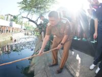 Pemkot Makassar dan TNI–Polri Keroyok Sampah Kanal Sirijala, Wali Kota: Jaga dari Rumah