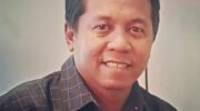 Makna Kemerdekaan di Balik Seragam Sekolah Gratis Oleh: Taqwa Bahar (Wakil Ketua Pemuda ICMI Sulsel) Setiap tanggal 17 Agustus, bangsa Indonesia memperingati Hari Kemerdekaan sebagai momentum untuk mengenang perjuangan para pahlawan. Proklamasi 1945 lahir dari pengorbanan, doa, dan semangat persatuan. Kemerdekaan yang kita nikmati hari ini adalah hasil dari perjalanan panjang penuh darah dan air mata. Delapan puluh tahun telah berlalu sejak proklamasi dikumandangkan. Dalam rentang itu, Indonesia melewati fase-fase penting: Orde Lama, Orde Baru, hingga Reformasi. Setiap periode membawa perubahan arah pembangunan, sistem politik, dan tantangan sosial-ekonomi. Reformasi, misalnya, membuka ruang demokrasi lebih luas, menghadirkan pemilu langsung, dan memperkuat otonomi daerah. Semua itu menegaskan bahwa kemerdekaan bukanlah tujuan akhir, melainkan proses panjang menuju cita-cita sebagaimana tertuang dalam Pembukaan UUD 1945: Indonesia yang merdeka, bersatu, berdaulat, adil, dan makmur. Makna kemerdekaan sendiri terus berkembang seiring zaman. Jika dahulu diwujudkan melalui perlawanan fisik melawan penjajah, kini kemerdekaan harus diterjemahkan dalam kemampuan negara menjawab problem rakyat. Amanat konstitusi jelas: setiap kebijakan harus memberi dampak nyata bagi kesejahteraan masyarakat. Contoh sederhana bisa kita lihat dari program pembagian seragam sekolah gratis untuk siswa SD dan SMP di Kota Makassar. Sekilas, program ini tampak biasa. Namun bagi keluarga berpenghasilan rendah, kebijakan ini sangat berarti. Harga seragam mungkin sepele bagi yang mampu, tetapi bagi masyarakat kecil, bantuan ini meringankan beban ekonomi sekaligus menciptakan kesetaraan di sekolah. Tidak ada lagi perbedaan mencolok antar siswa karena faktor pakaian, dan semua anak dapat memulai pendidikan dengan pijakan yang sama. Inilah wujud nyata kemerdekaan di level paling dasar: negara hadir di tengah rakyat dengan kebijakan yang pro pada kaum lemah. Seragam gratis bukan sekadar pakaian, tetapi simbol bahwa setiap anak berhak merasakan kesempatan belajar tanpa terbebani oleh keterbatasan ekonomi. Kebijakan kecil dengan dampak besar ini sejalan dengan amanat UUD 1945: mencerdaskan kehidupan bangsa sekaligus memuliakan warganya. Ketika Indonesia merayakan usia ke-80 tahun kemerdekaan, kita diingatkan bahwa perjuangan tidak pernah selesai. Jika para pahlawan dulu berjuang dengan bambu runcing, maka hari ini perjuangan diwujudkan melalui kebijakan publik yang adil, menyentuh kebutuhan dasar, dan berpihak pada rakyat. Kemerdekaan sejati bukan hanya terbebas dari penjajahan, tetapi juga dari ketidakadilan dan kesenjangan. Pertanyaannya, sudahkah kebijakan yang kita lahirkan hari ini benar-benar memerdekakan rakyat dalam arti yang sesungguhnya?