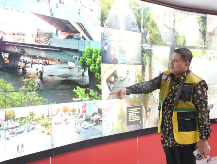 Munafri Pantau Aksi Demo Mahasiswa Lewat War Room Balai Kota