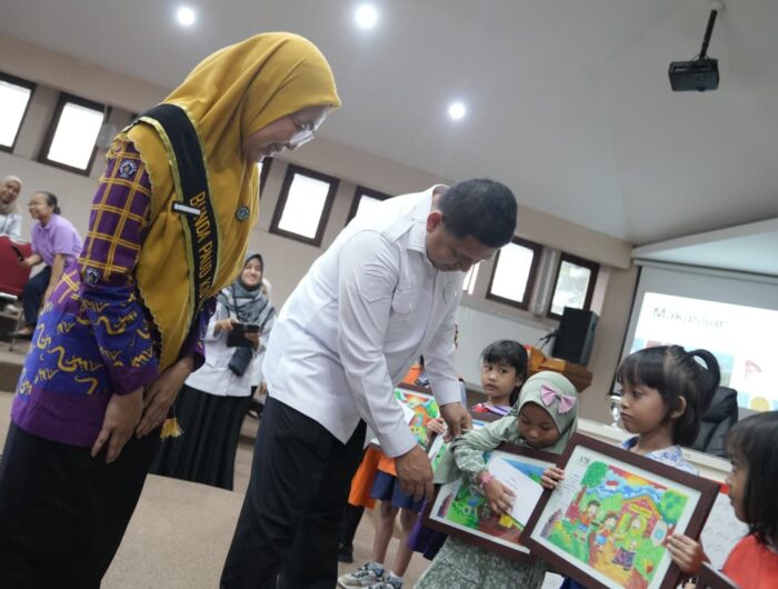 Wali Kota Munafri Kagumi Imajinasi Polos Anak PAUD, Minta Karya Pemenang Lomba Mewarnai HAN 2025 Dipajang di Balai Kota