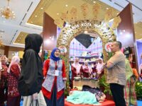 Pembina Dekranasda Makassar, Aliyah Mustika Ilham Tinjau Booth Dekranasda Makassar di INACRAFT Makassar Wakili Sulsel di INACRAFT, Aliyah Mustika Ilham Sampaikan Kebanggaan