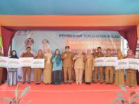 Wujudkan Komitmen Nyata, Munafri-Aliyah Serahkan Tunjangan Khusus dan Seragam Gratis bagi Tenaga Pendidik dan Kesehatan di Kepulauan