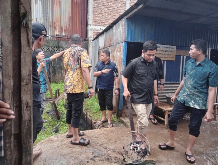 Respons Cepat Perumda Pasar Atasi Genangan di Pannampu, Dirops Rusli Patara Gandeng Satgas Drainase Dinas PU